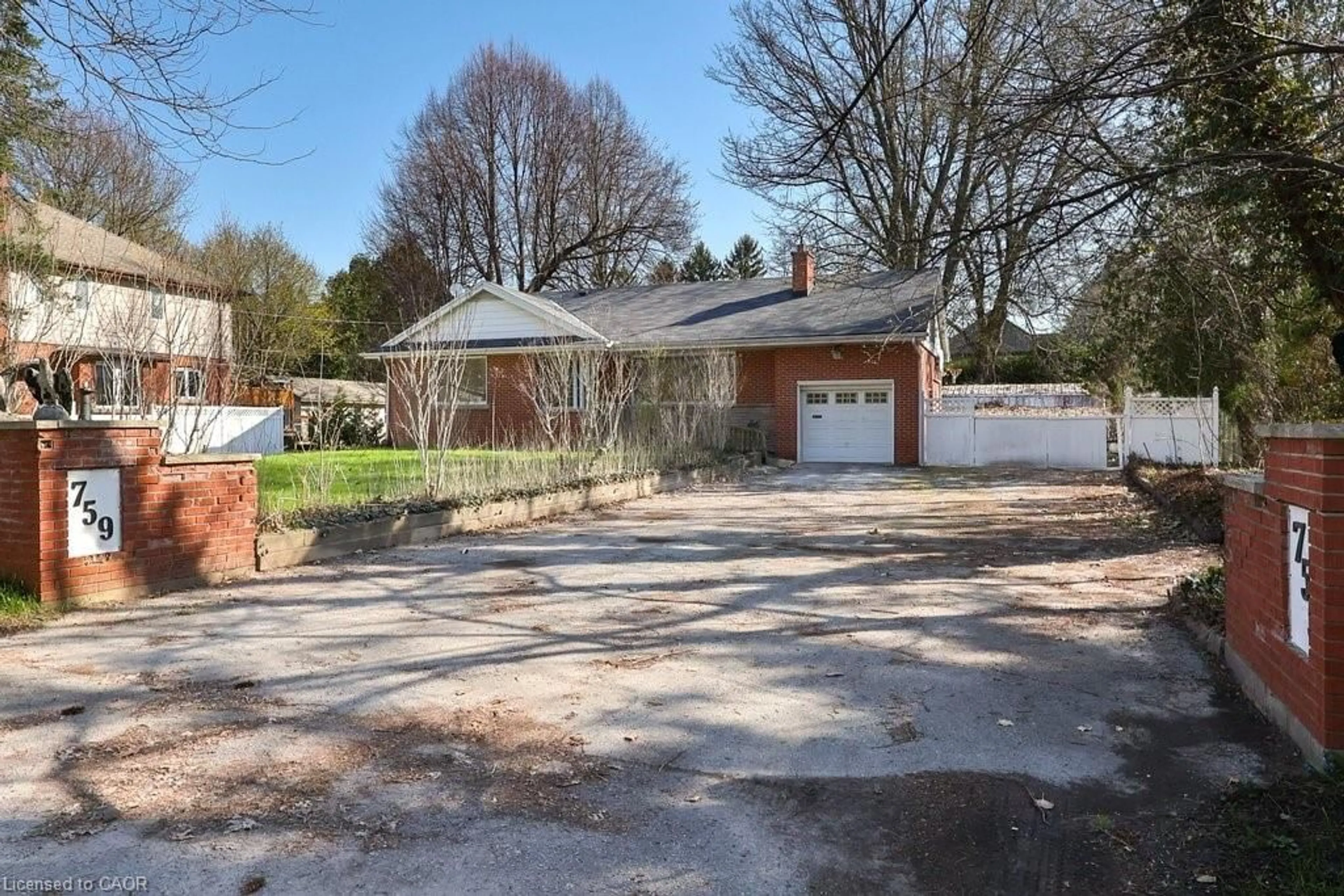 A pic from outside/outdoor area/front of a property/back of a property/a pic from drone, street for 759 King Rd, Burlington Ontario L7T 3K7