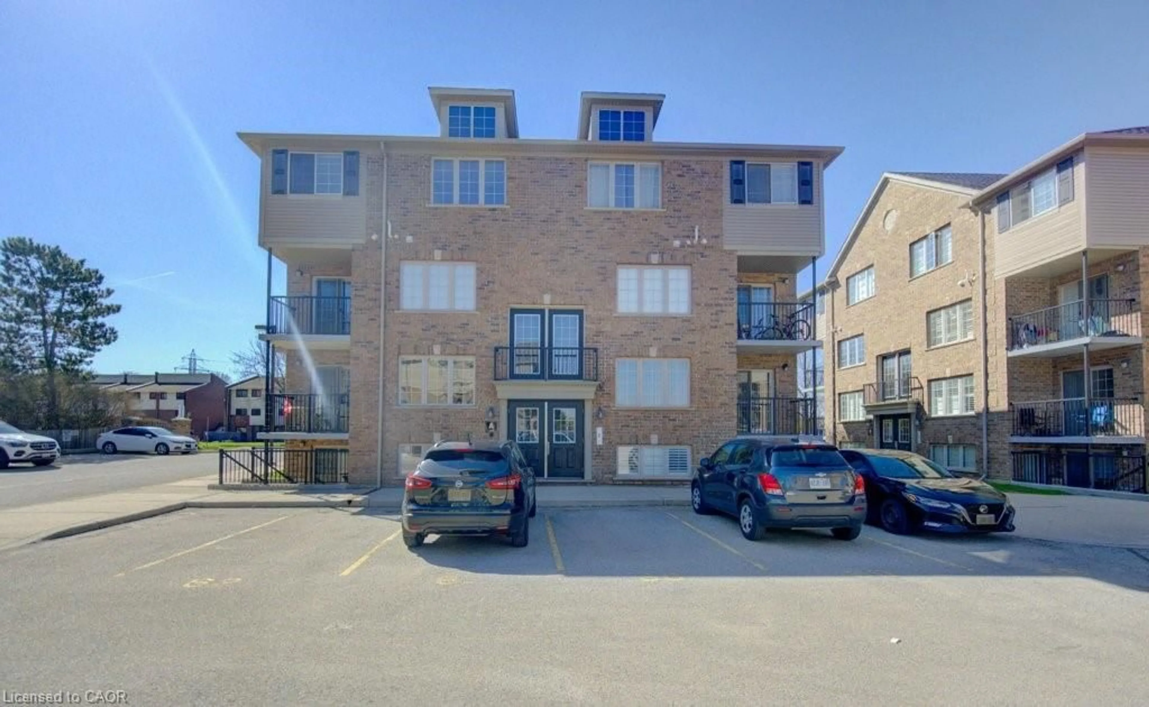 A pic from outside/outdoor area/front of a property/back of a property/a pic from drone, unknown for 12 Holborn Dr #6A, Kitchener Ontario N2A 0A4