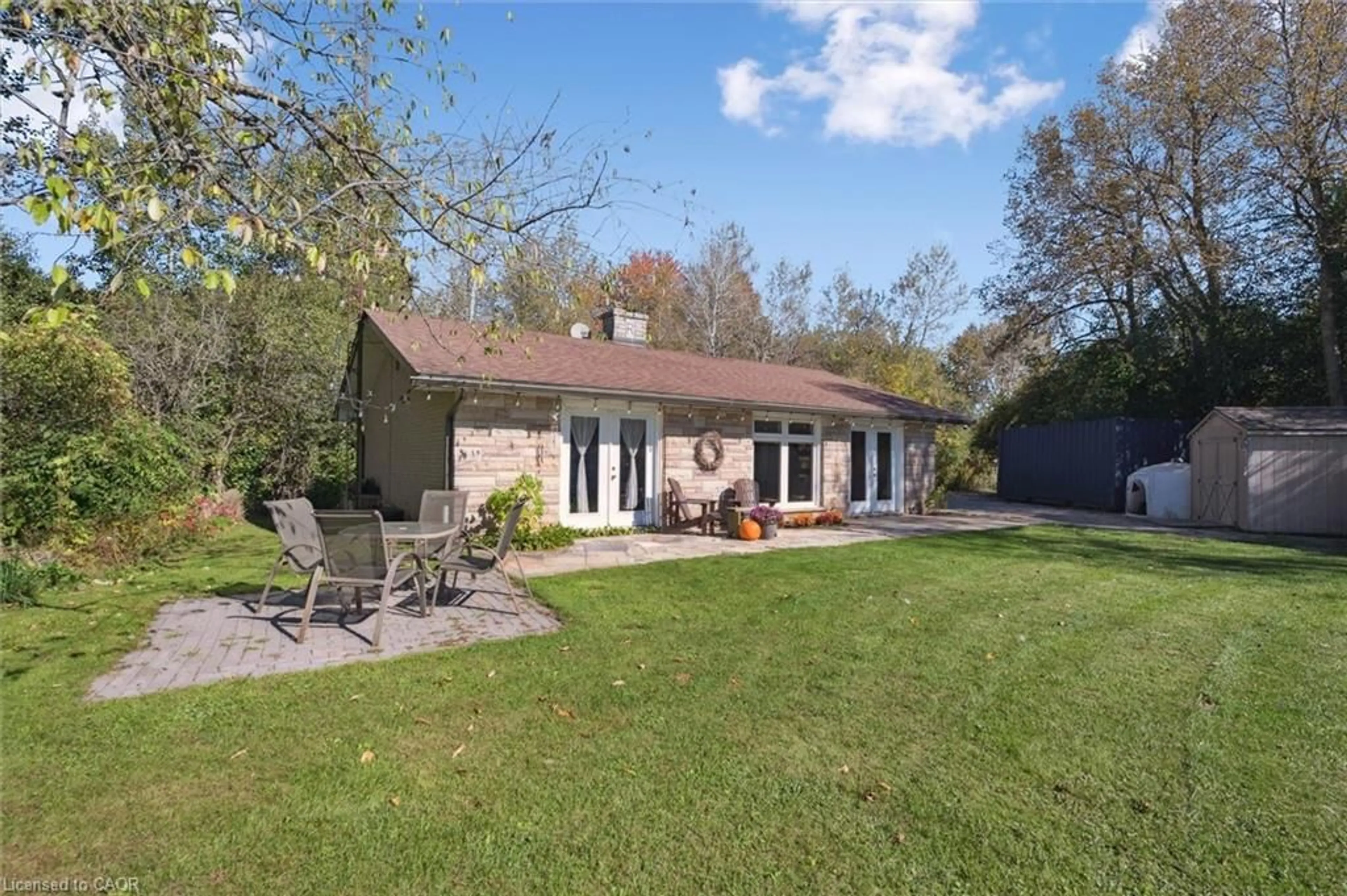 A pic from outside/outdoor area/front of a property/back of a property/a pic from drone, street for 568 Black St, Fergus Ontario N1M 0A3