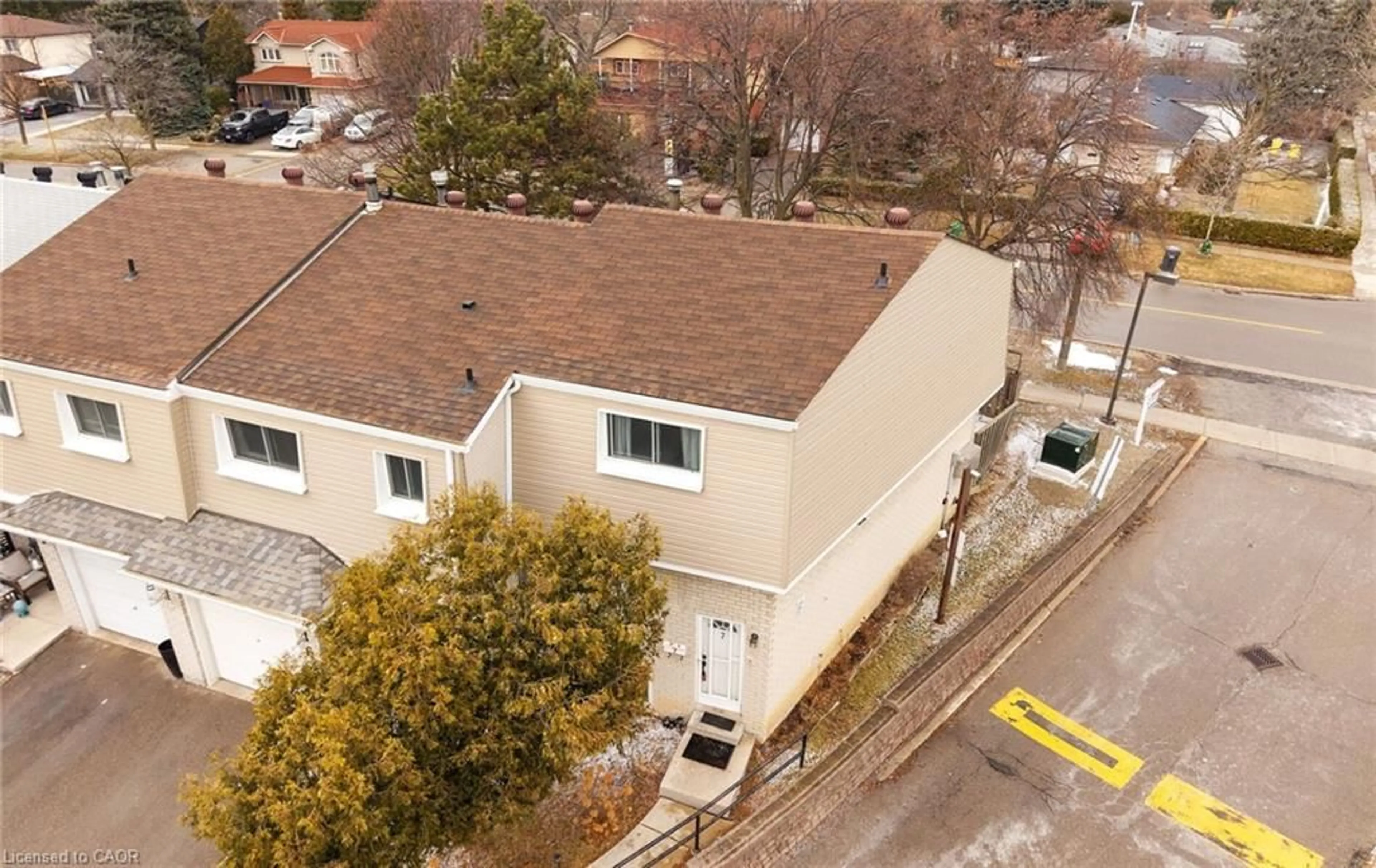 A pic from outside/outdoor area/front of a property/back of a property/a pic from drone, unknown for 400 Mississauga Valley Blvd #7, Mississauga Ontario L5A 3N6
