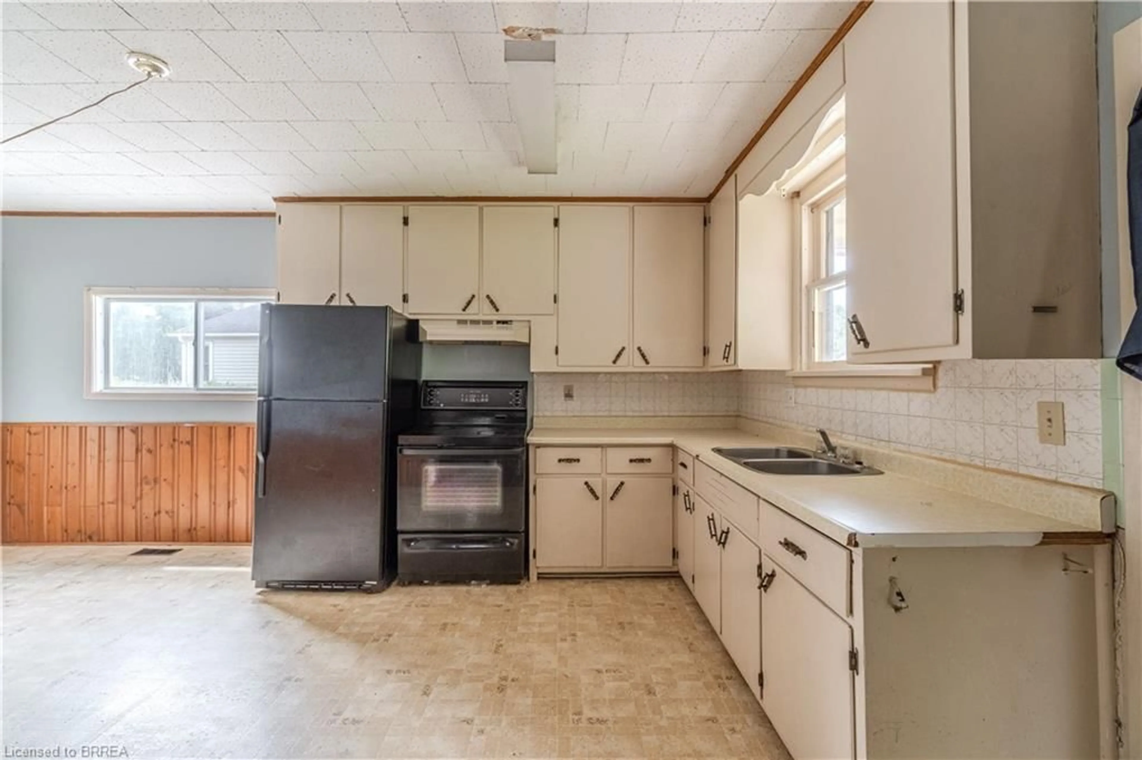 Standard kitchen, unknown for 978 Norfolk St, Simcoe Ontario N3Y 3R8