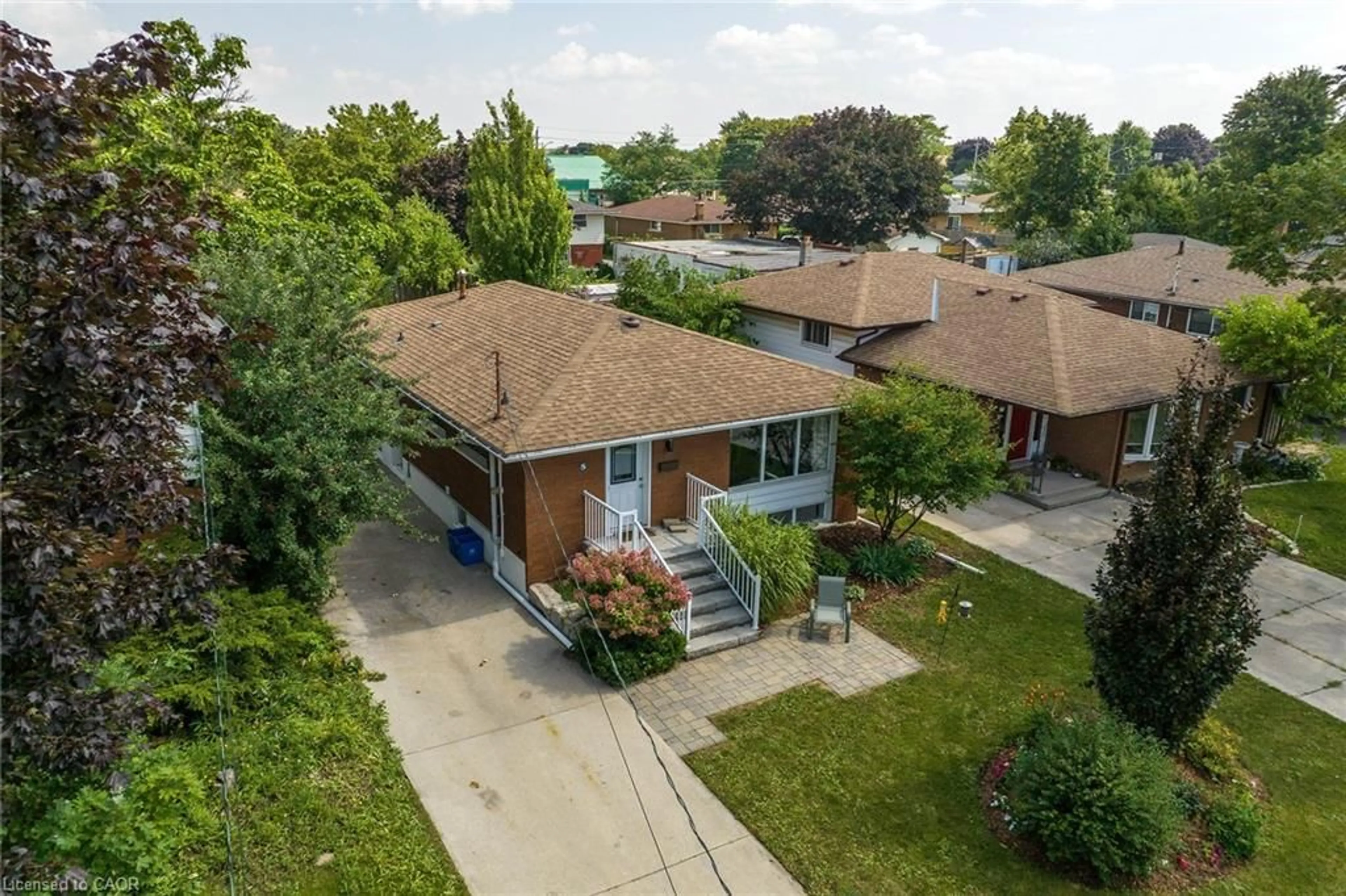 A pic from outside/outdoor area/front of a property/back of a property/a pic from drone, street for 5 Burrwood Dr, Hamilton Ontario L9C 3S9