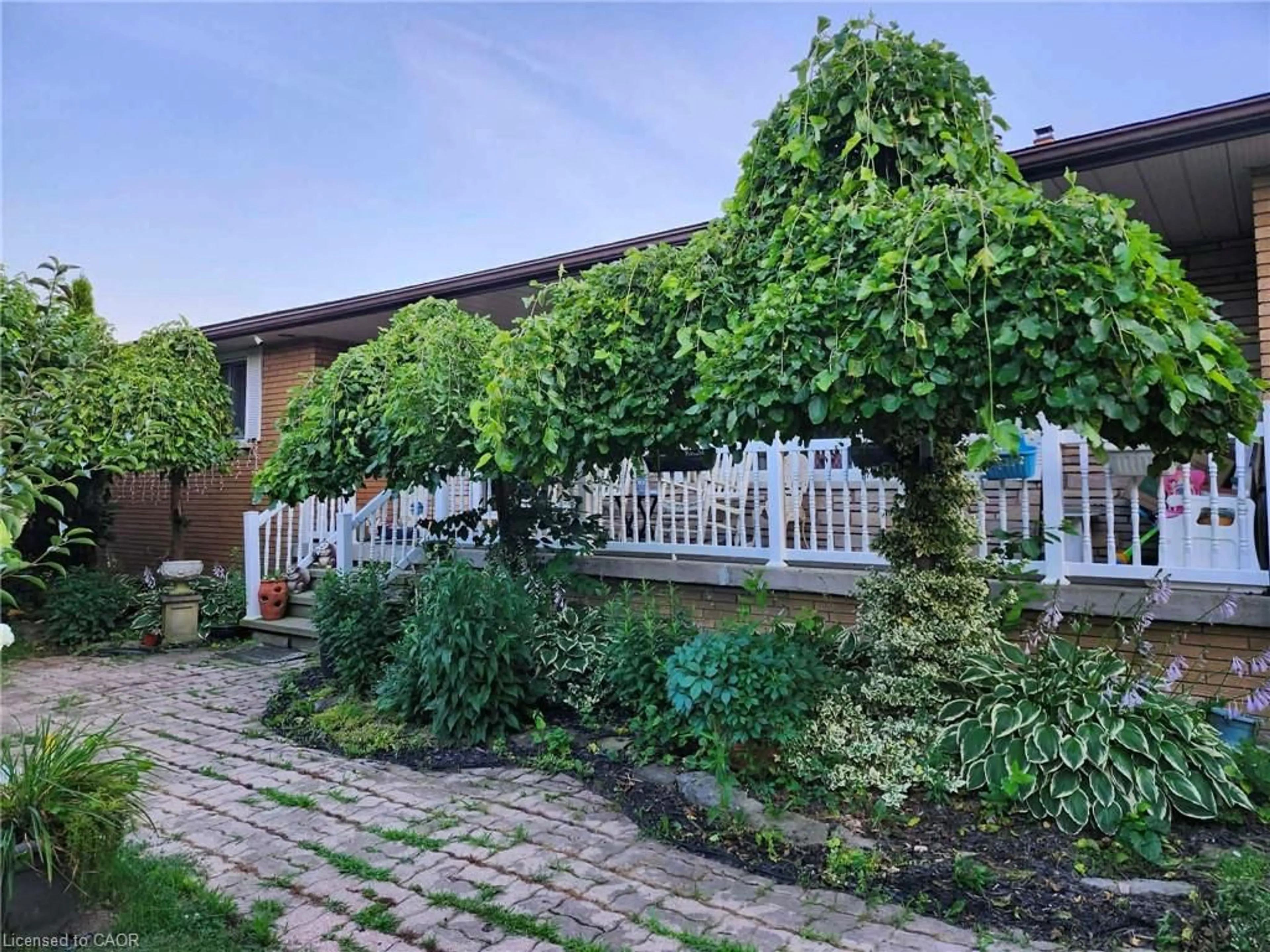 Patio, street for 1549 Guyatt Rd, Binbrook Ontario L0R 1C0