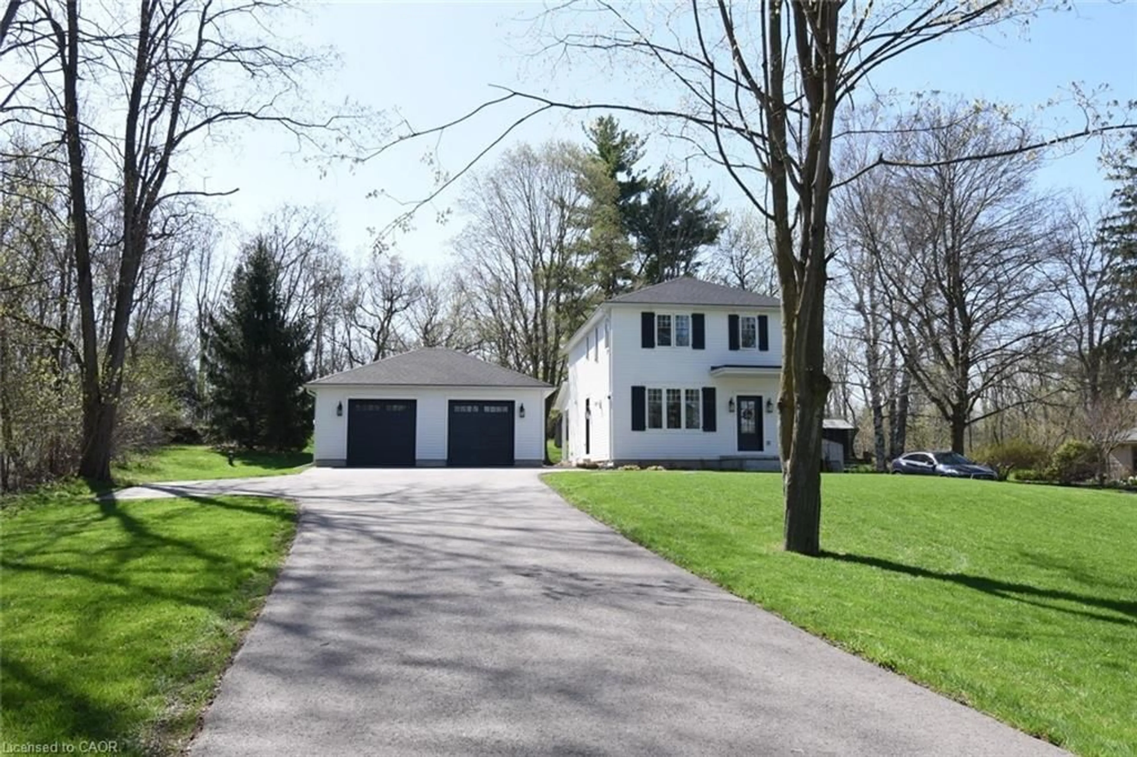 Home with vinyl exterior material, street for 163 Willow St, Paris Ontario N3L 3E2