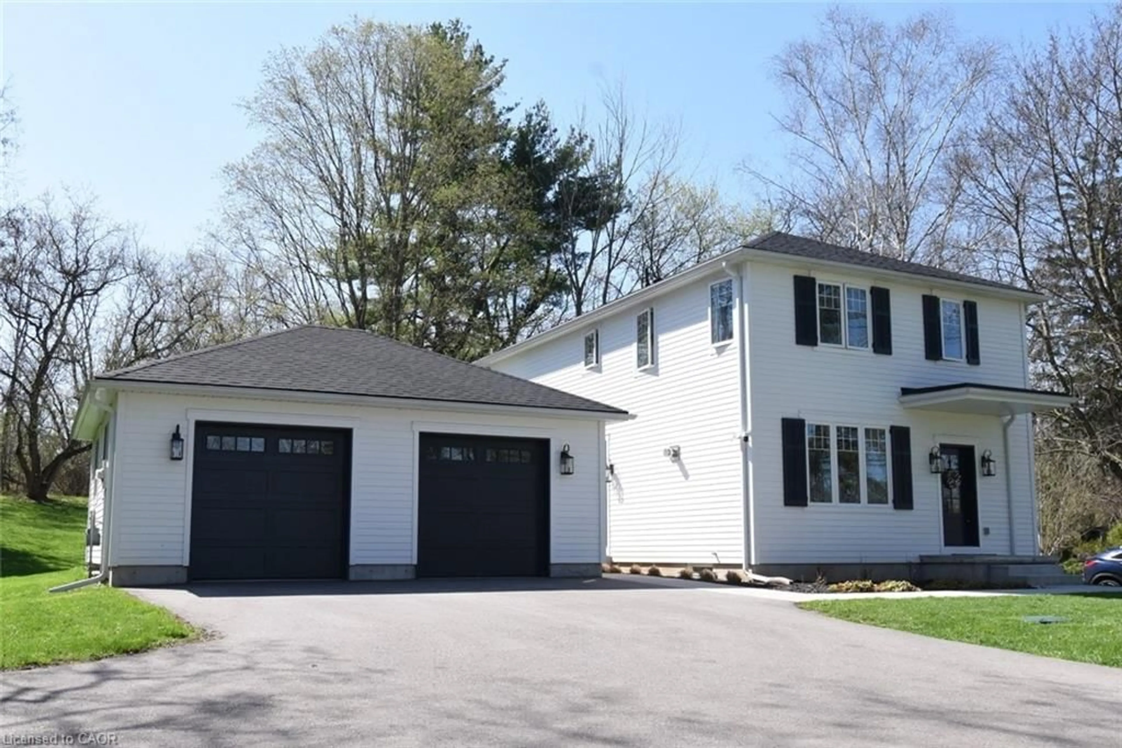 Home with vinyl exterior material, street for 163 Willow St, Paris Ontario N3L 3E2