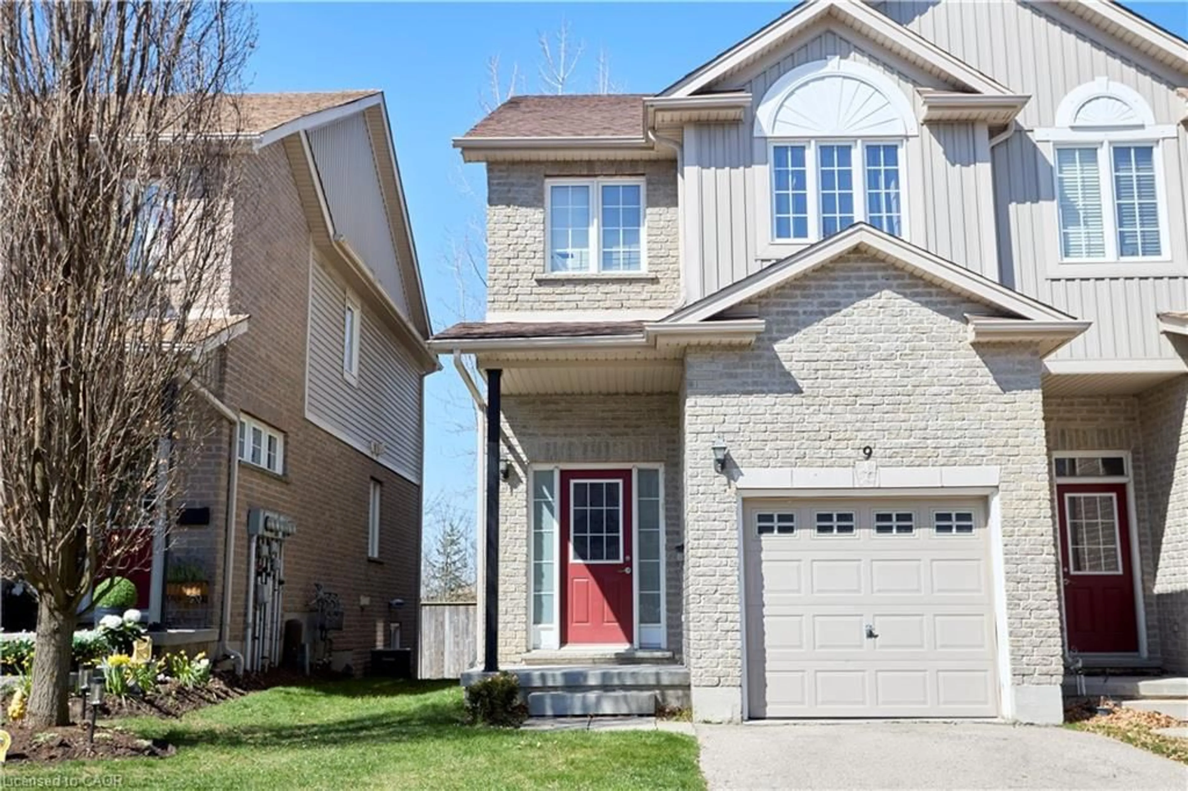 Home with brick exterior material, street for 105 Pinnacle Dr #9, Kitchener Ontario N2P 1B8