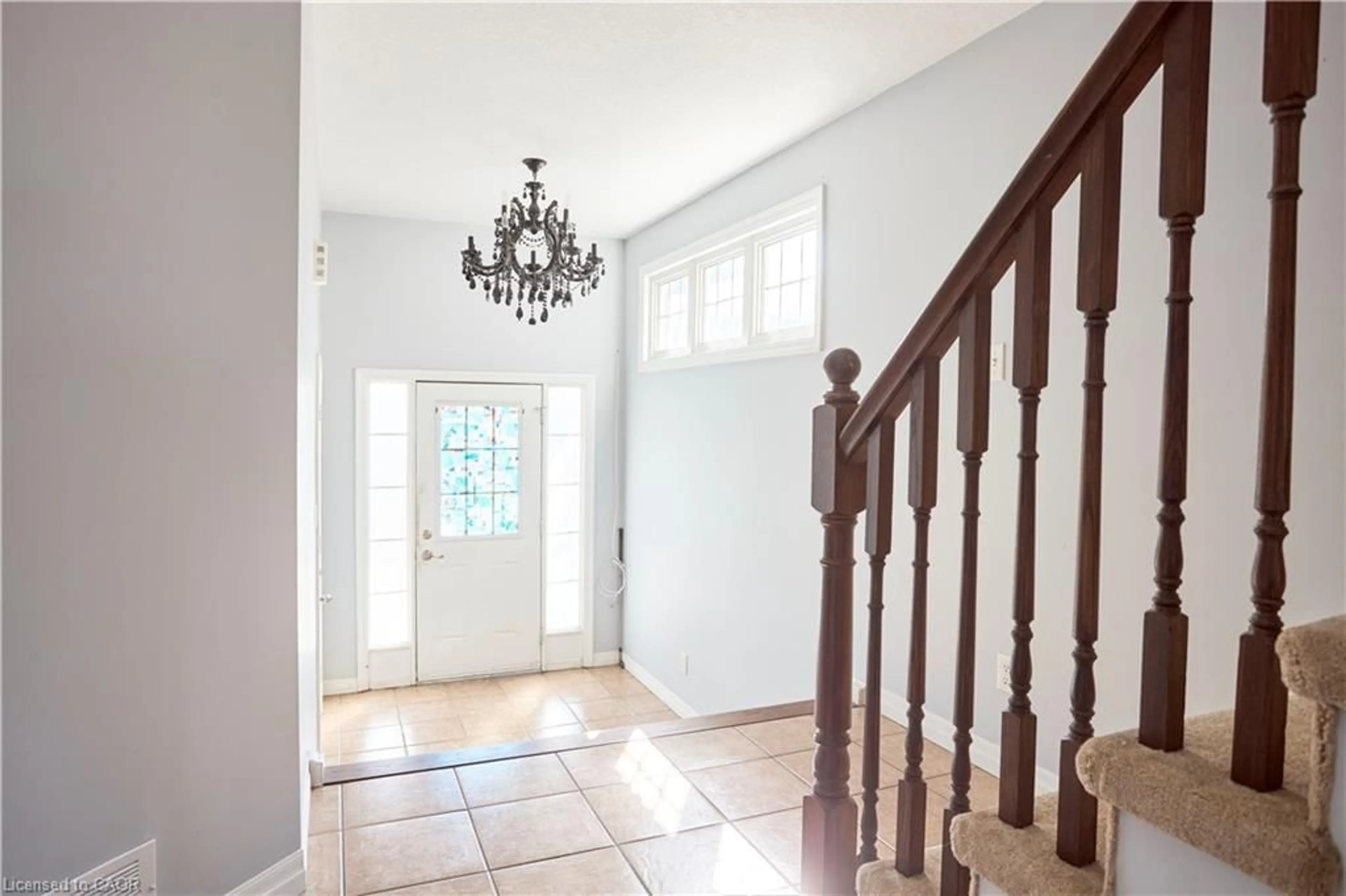 Indoor entryway for 105 Pinnacle Dr #9, Kitchener Ontario N2P 1B8