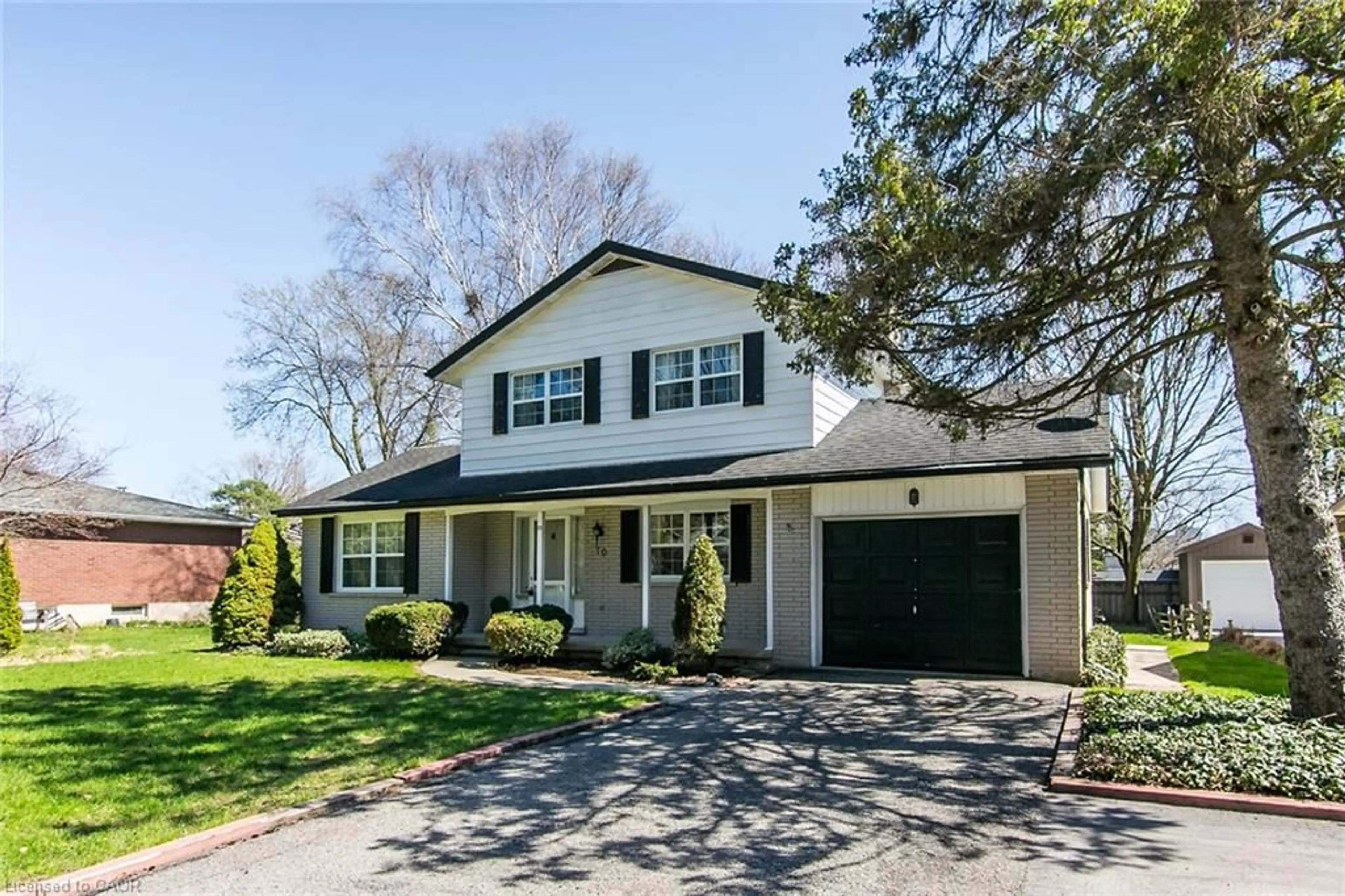 Home with vinyl exterior material, street for 70 Inwood Cres, Kitchener Ontario N2M 2M1