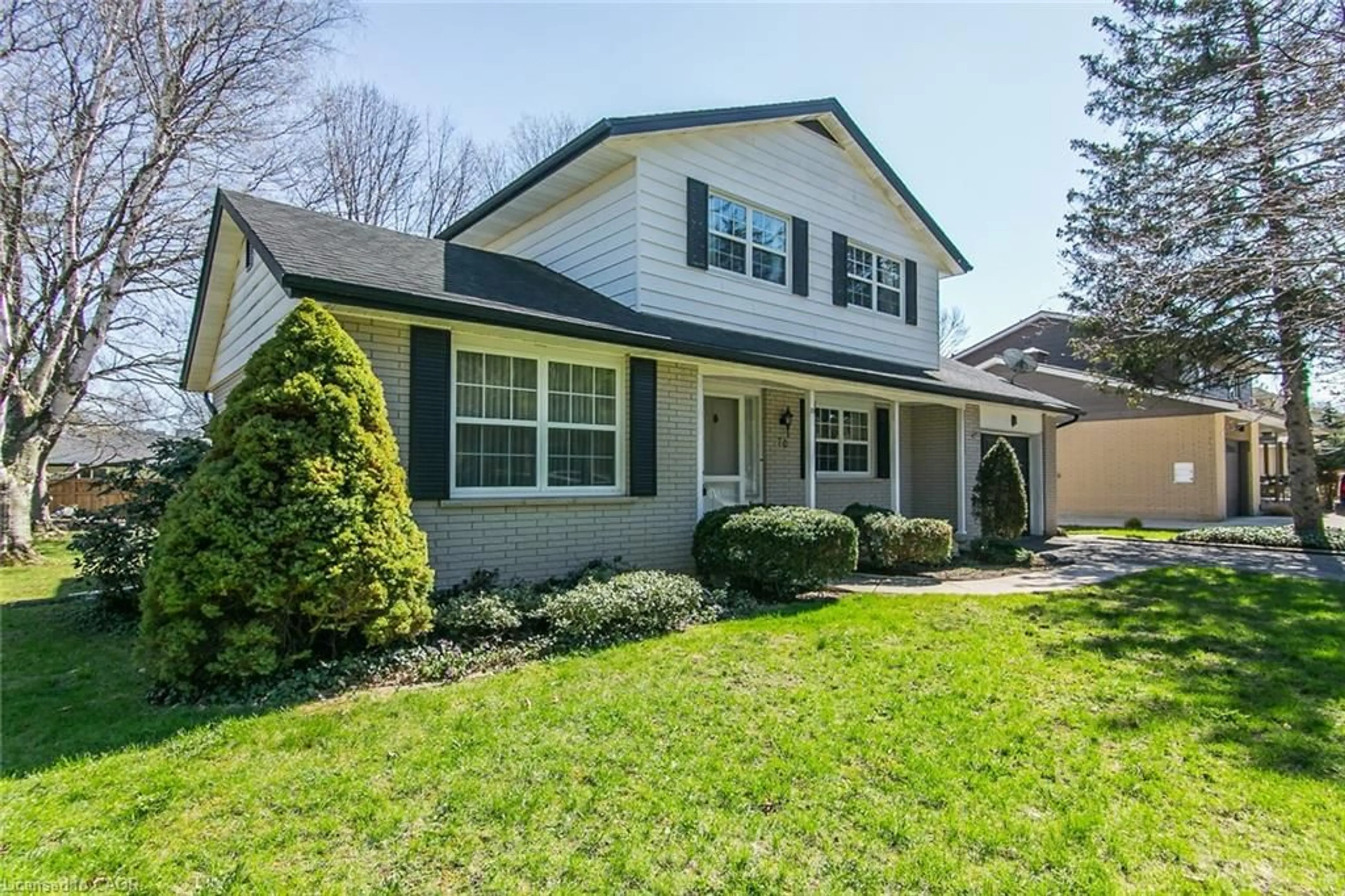 Home with vinyl exterior material, street for 70 Inwood Cres, Kitchener Ontario N2M 2M1