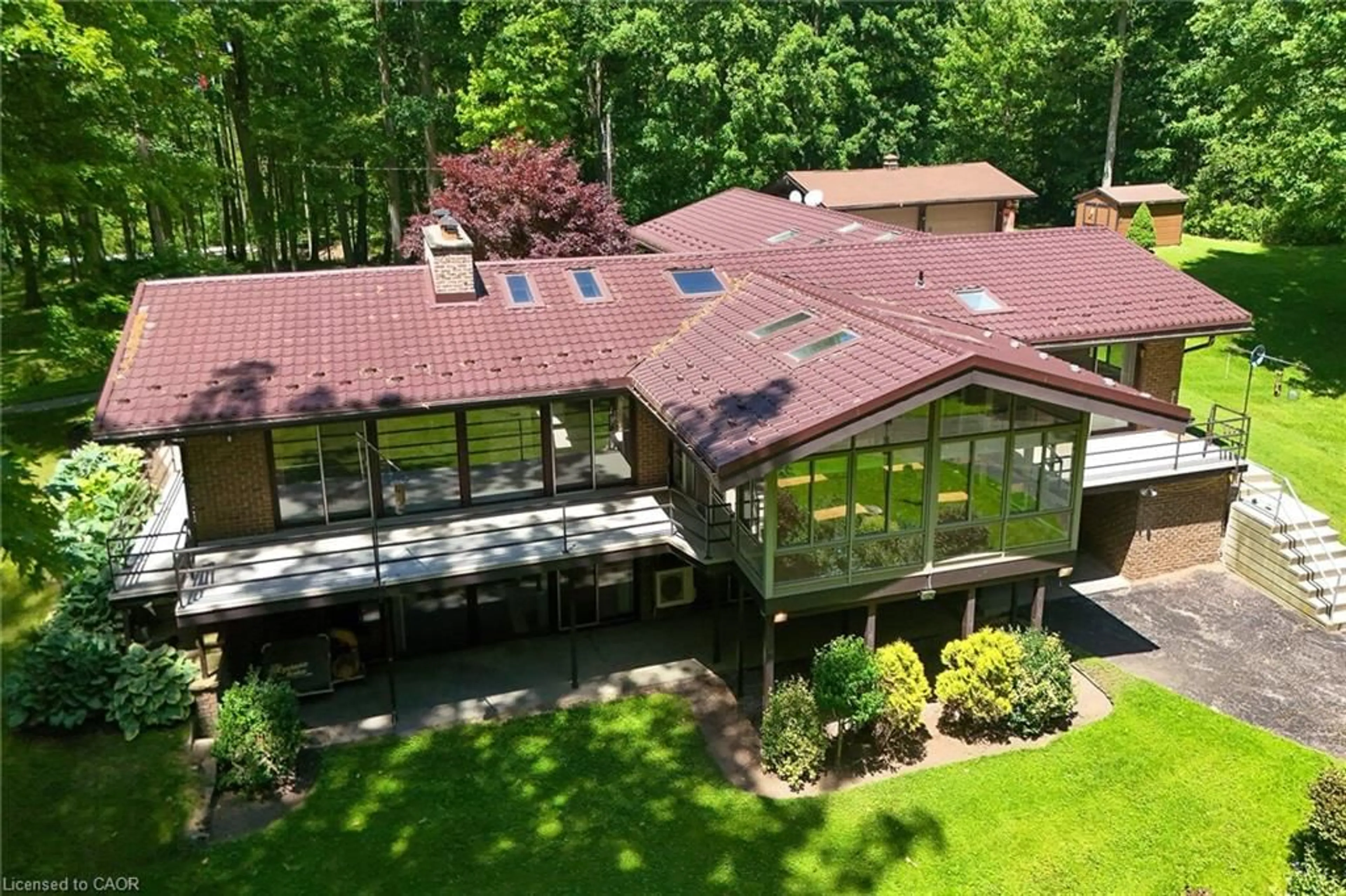 A pic from outside/outdoor area/front of a property/back of a property/a pic from drone, building for 280 Mclean School Rd, St. George Ontario N0E 1N0