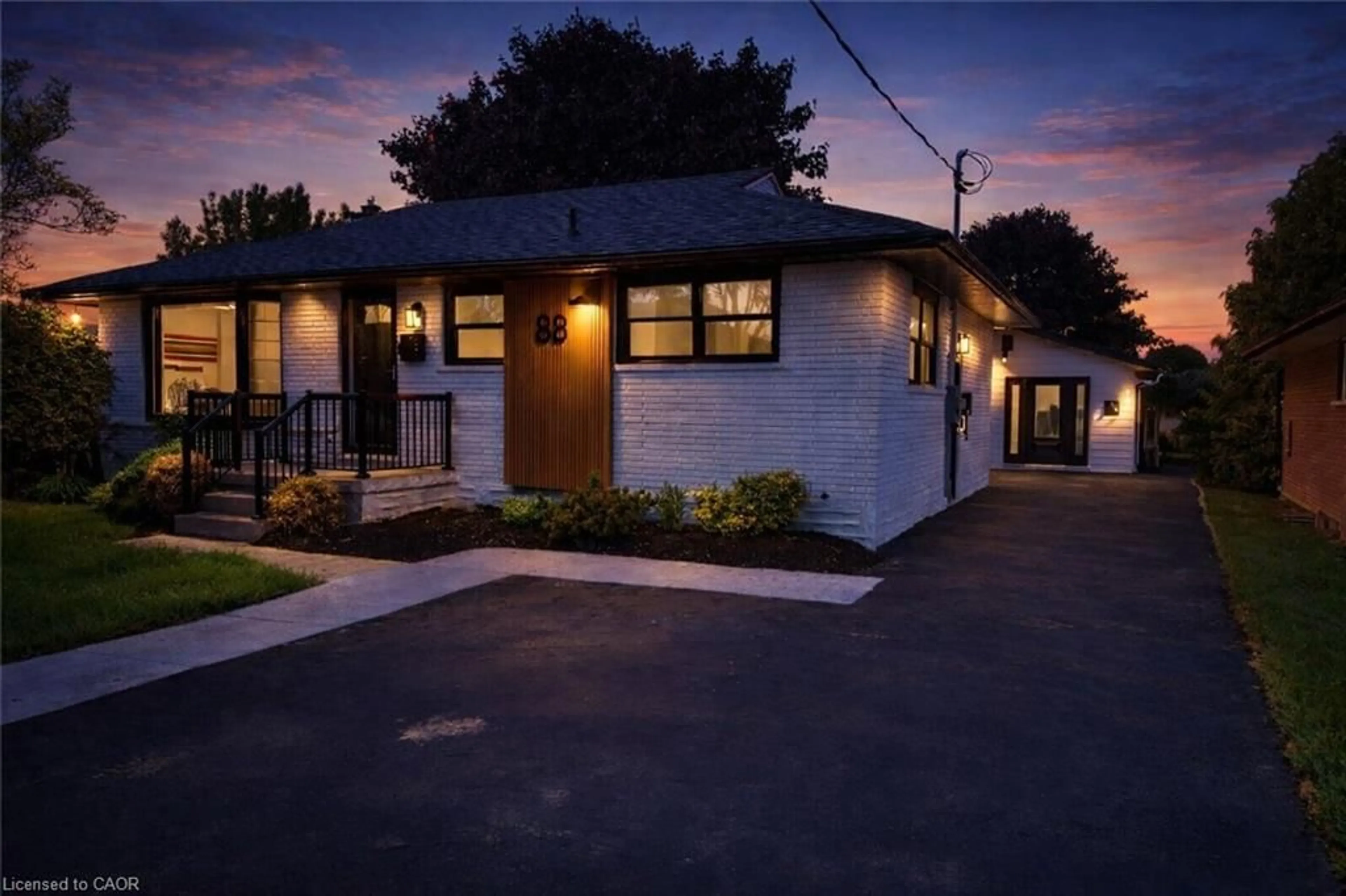 A pic from outside/outdoor area/front of a property/back of a property/a pic from drone, street for 88 Woodhaven Rd, Kitchener Ontario N2C 1V1