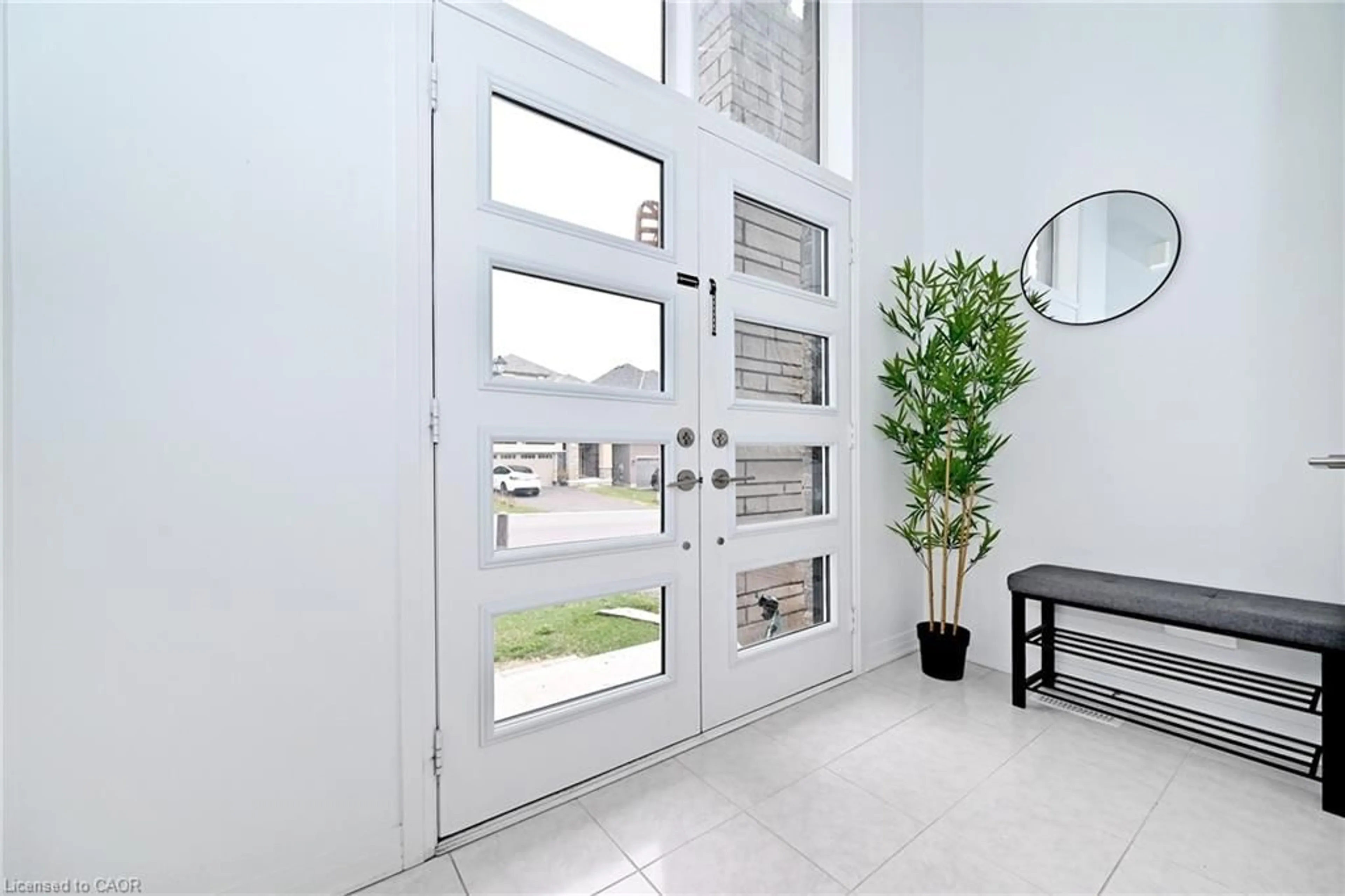 Indoor entryway for 14 Jenner Dr, Paris Ontario N3L 0L3