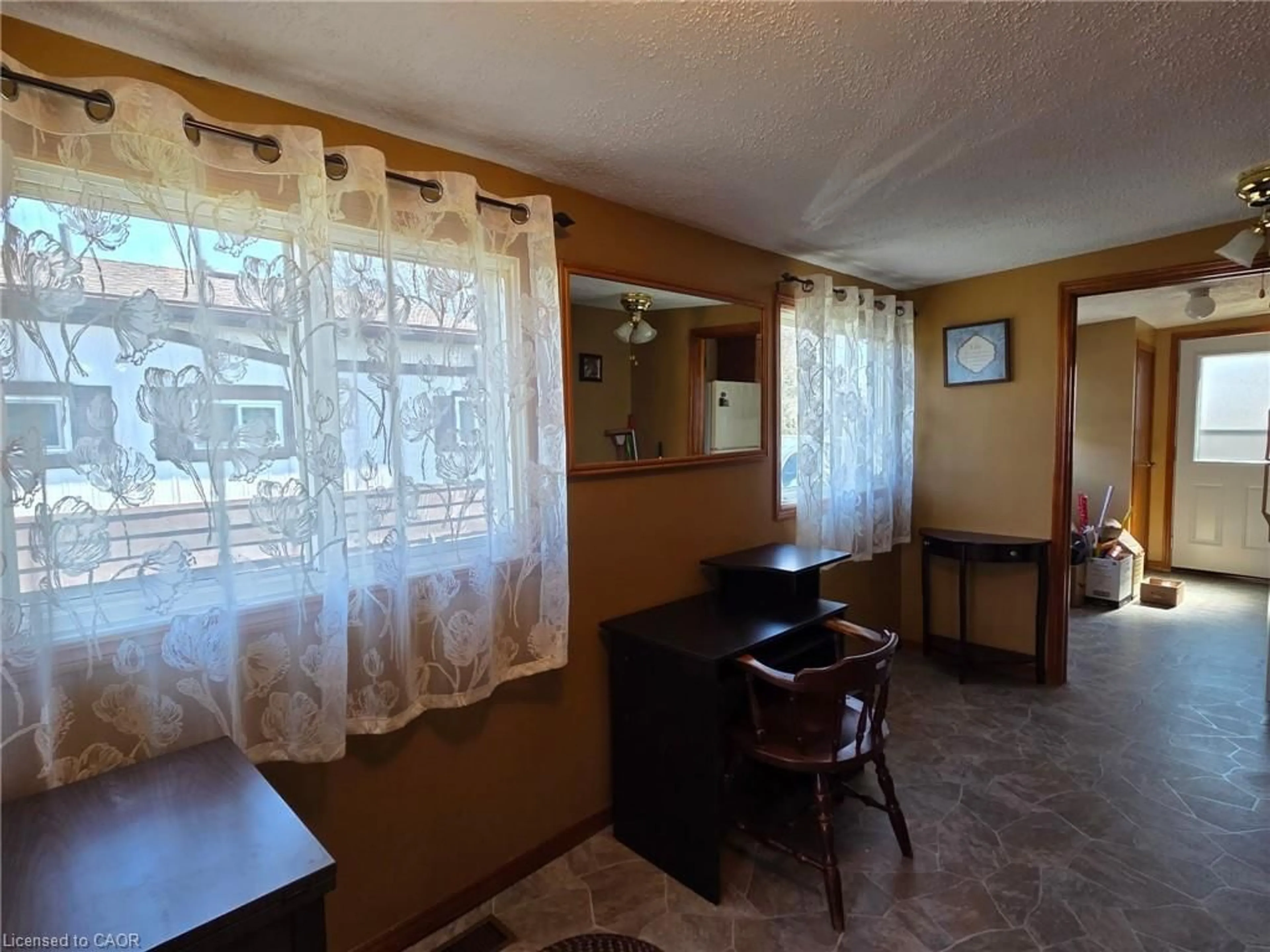 Dining room, unknown for 19 York Mews, Palmerston Ontario N0G 2P0