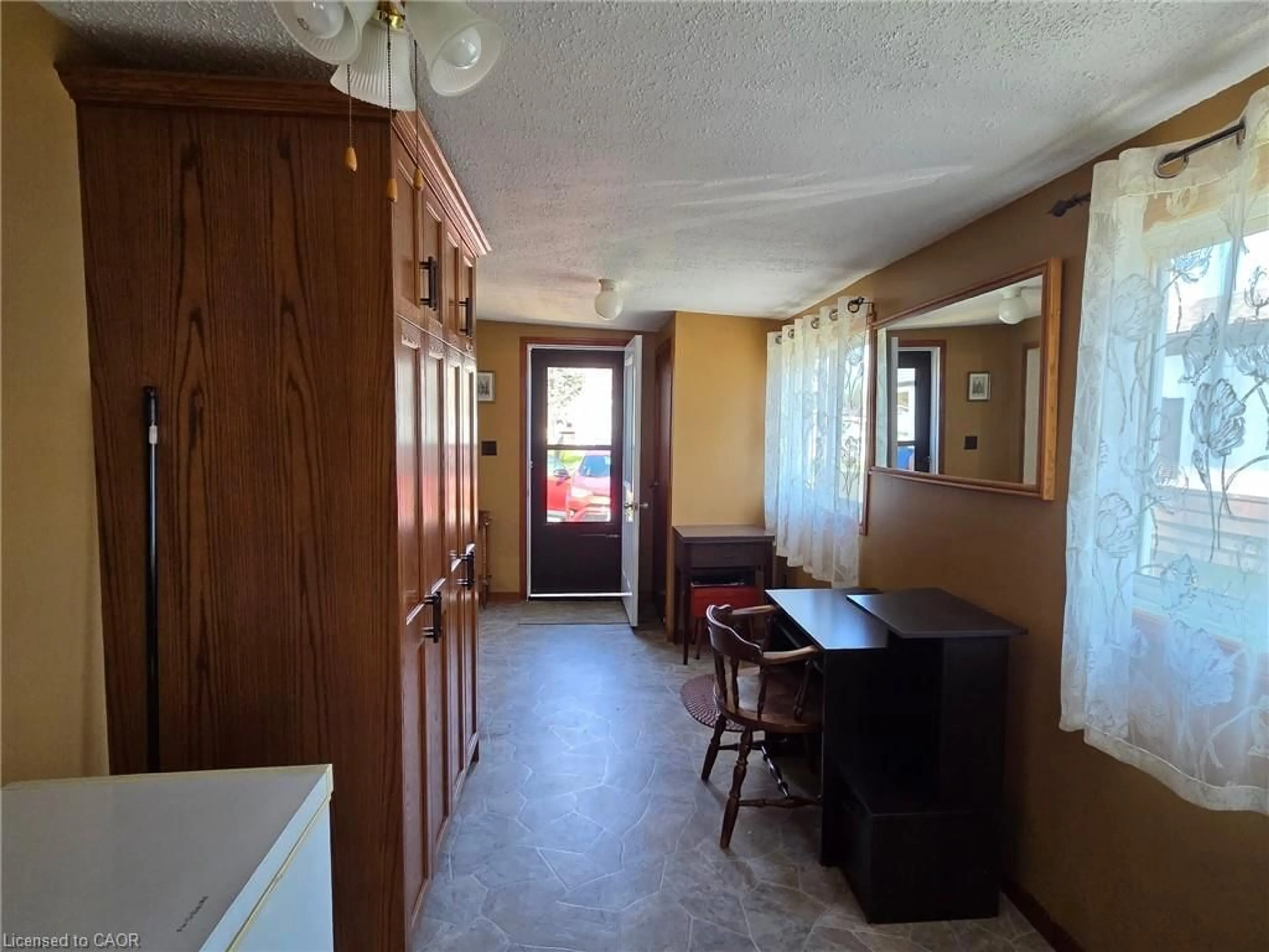 A pic of a room for 19 York Mews, Palmerston Ontario N0G 2P0