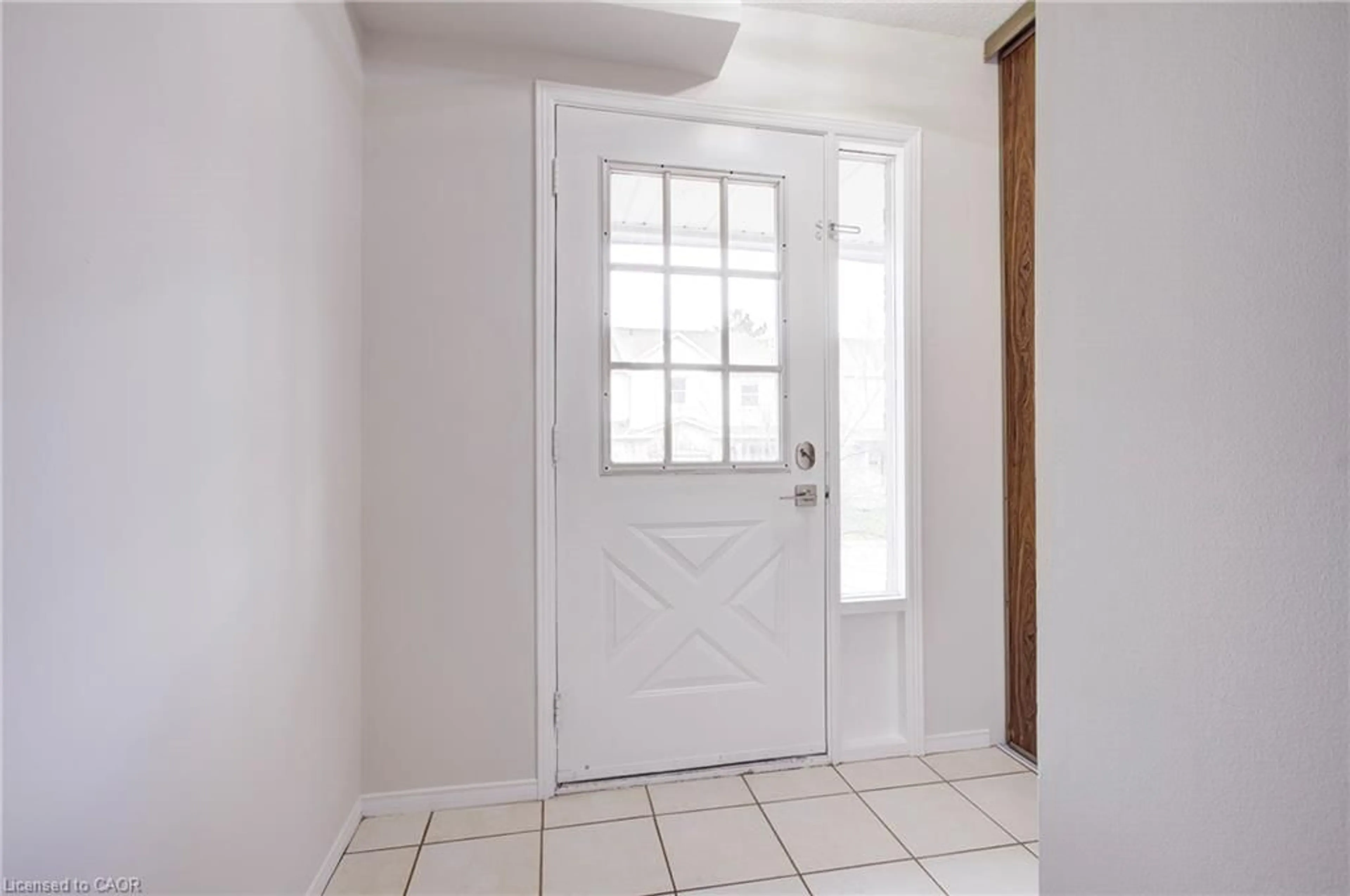 Indoor entryway for 2355 Fifth Line #63, Mississauga Ontario L5K 2M8