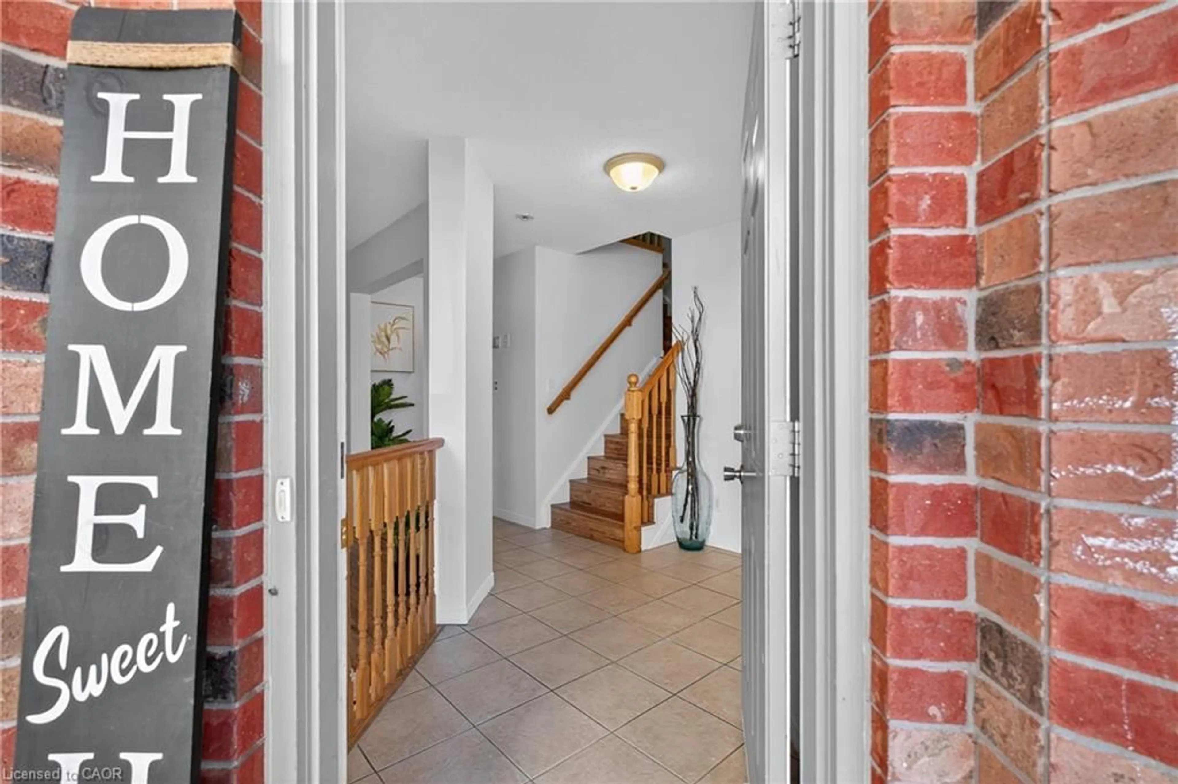 Indoor foyer for 45 Valleyhaven Lane, Guelph Ontario N1E 0A5