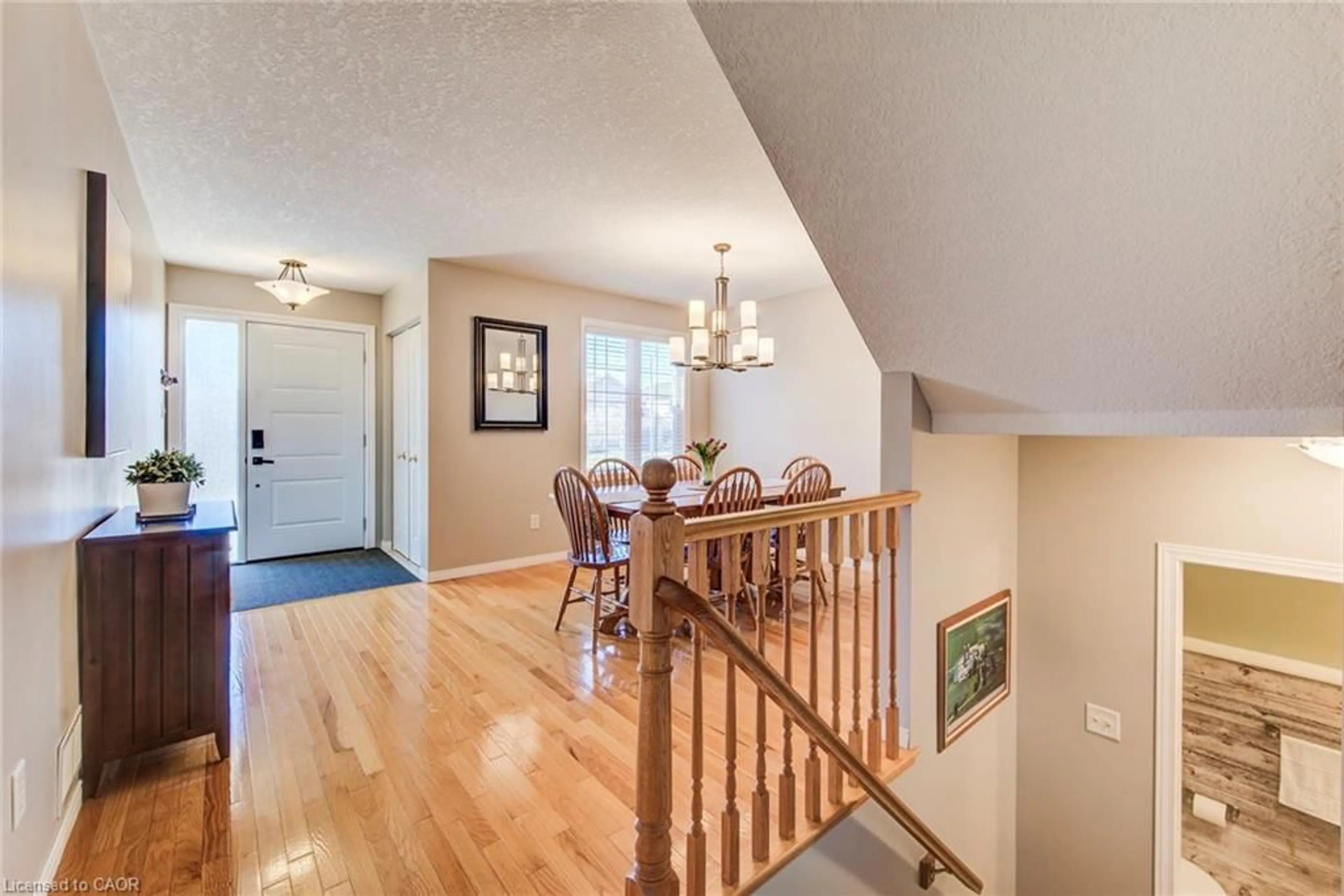 Indoor foyer for 58 Brookmead St, Elmira Ontario N3B 3L8