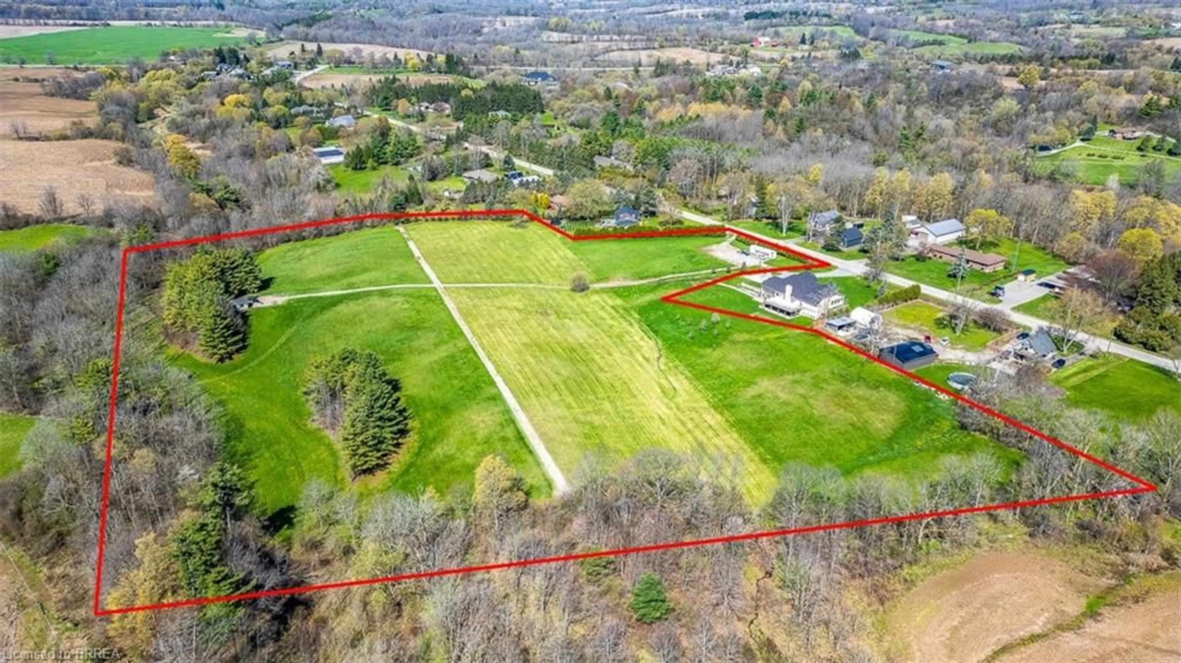 A pic from outside/outdoor area/front of a property/back of a property/a pic from drone, building for 47 River Rd, Brantford Ontario N3R 0C1