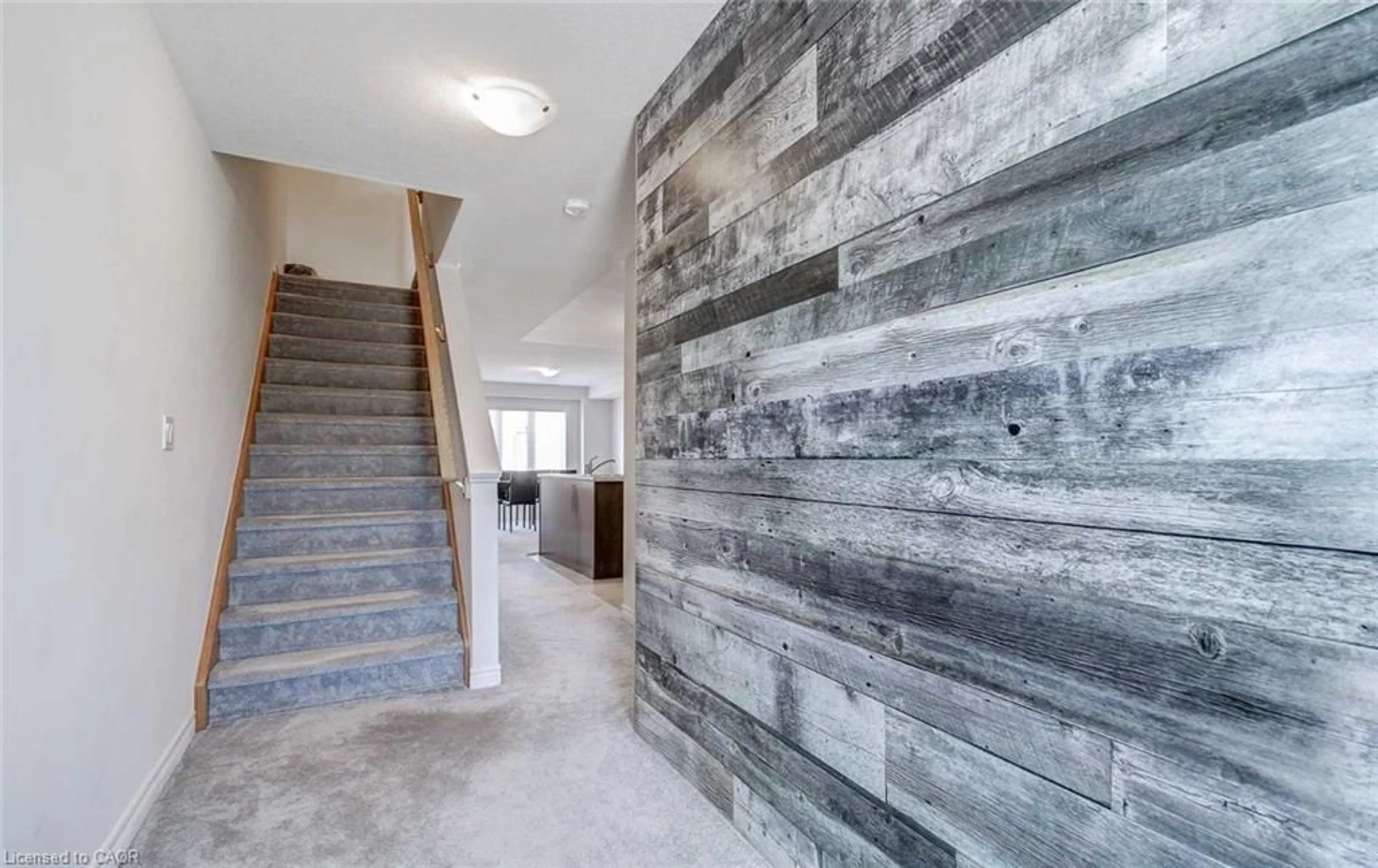 Indoor entryway for 582 Linden St, Cambridge Ontario N3H 0C9