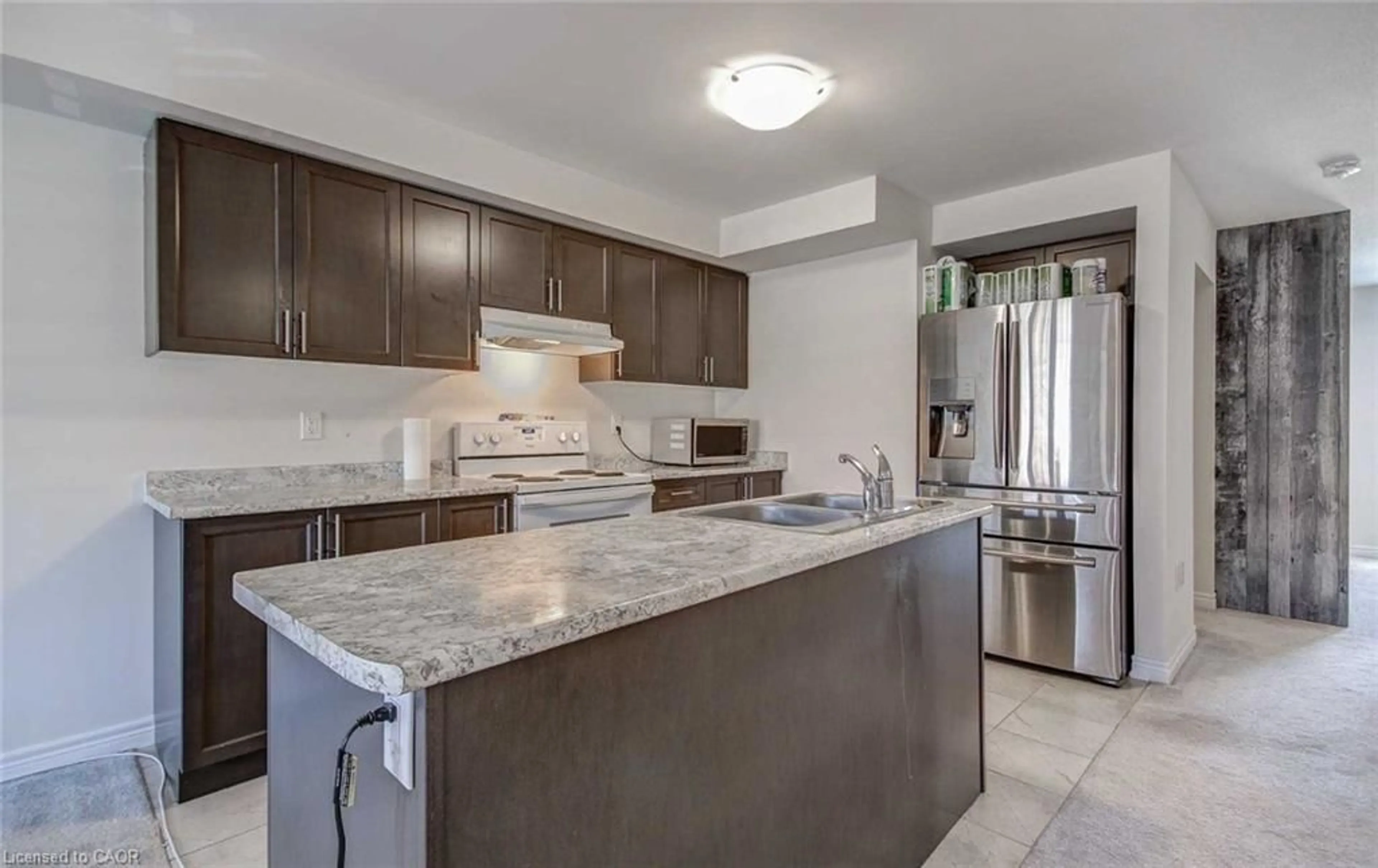 Open concept kitchen, ceramic/tile floor for 582 Linden St, Cambridge Ontario N3H 0C9