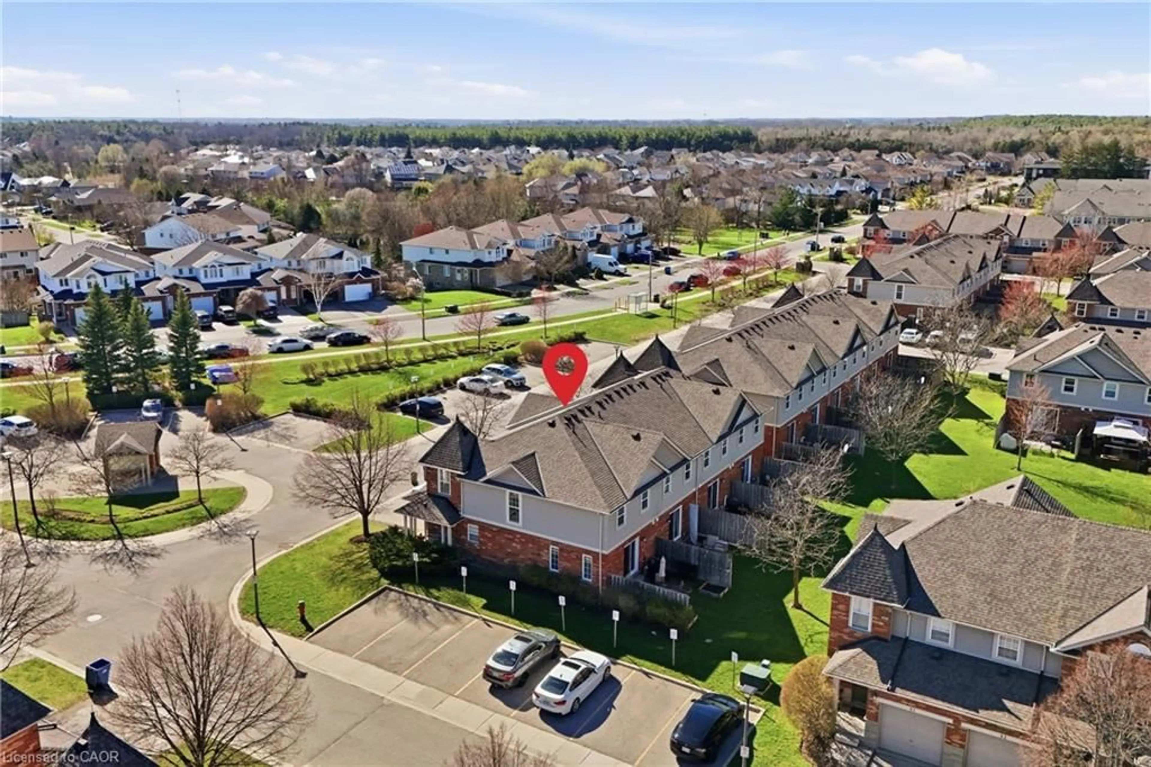 A pic from outside/outdoor area/front of a property/back of a property/a pic from drone, street for 124 Gosling Gardens Gdns, Guelph Ontario N1G 5K6