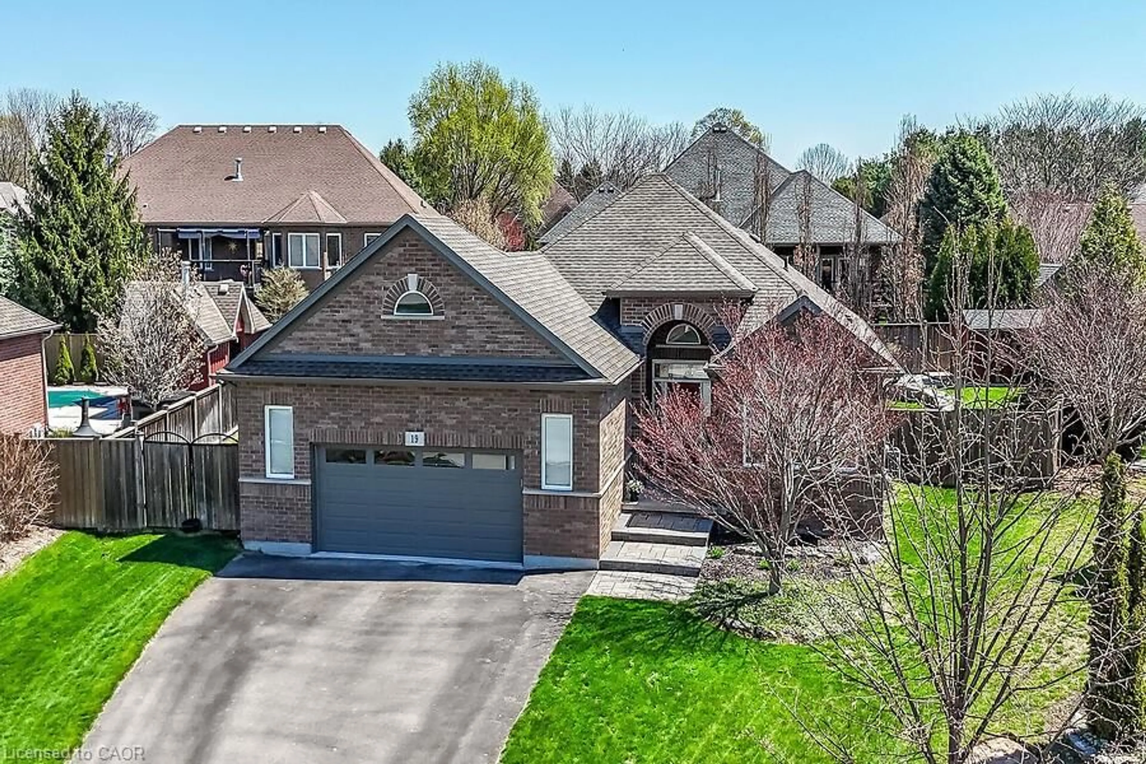 A pic from outside/outdoor area/front of a property/back of a property/a pic from drone, street for 19 Lampman Dr, Fenwick Ontario L0S 1C0