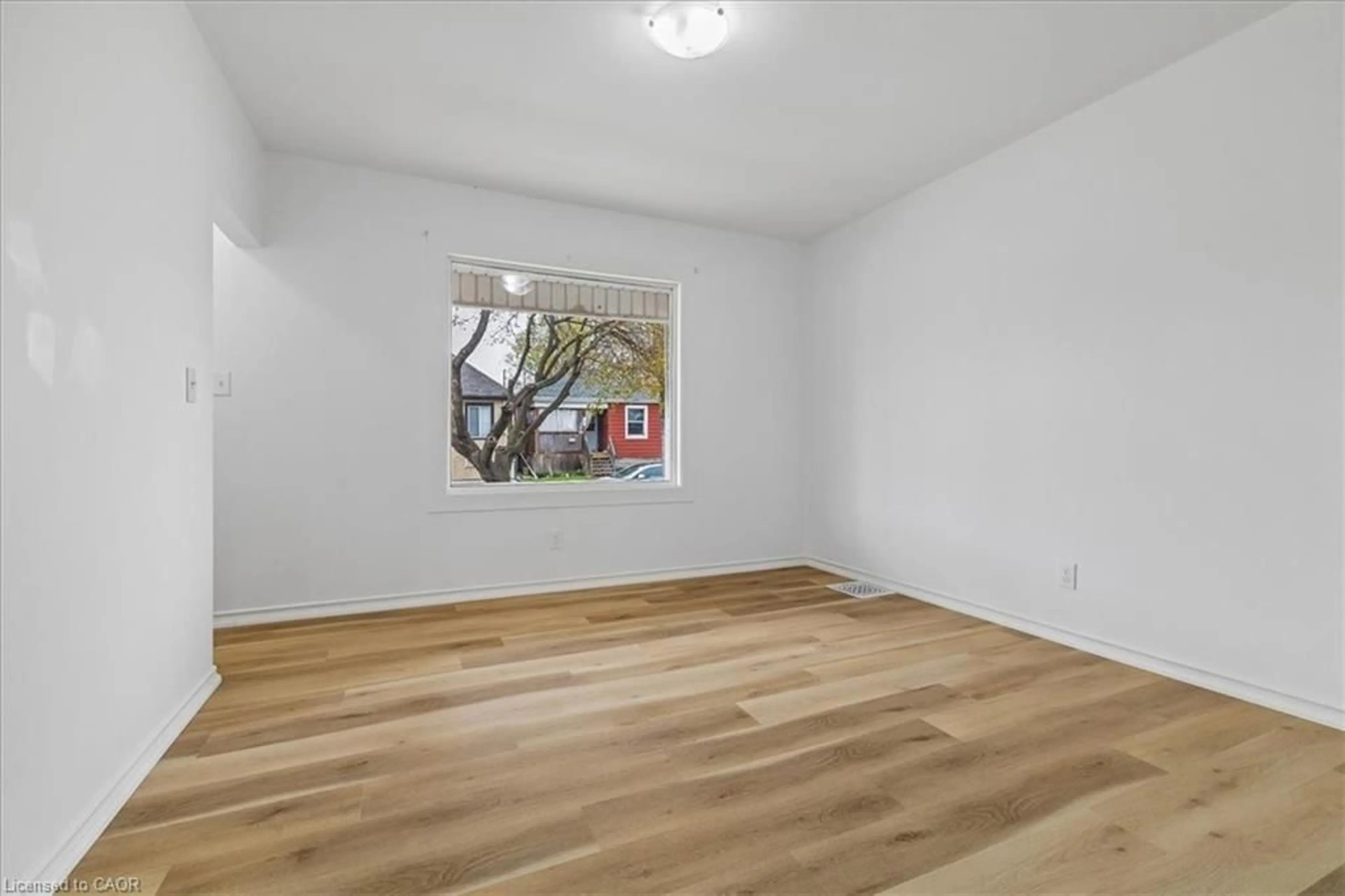 A pic of a room for 114 Garside Ave, Hamilton Ontario L8H 4W3