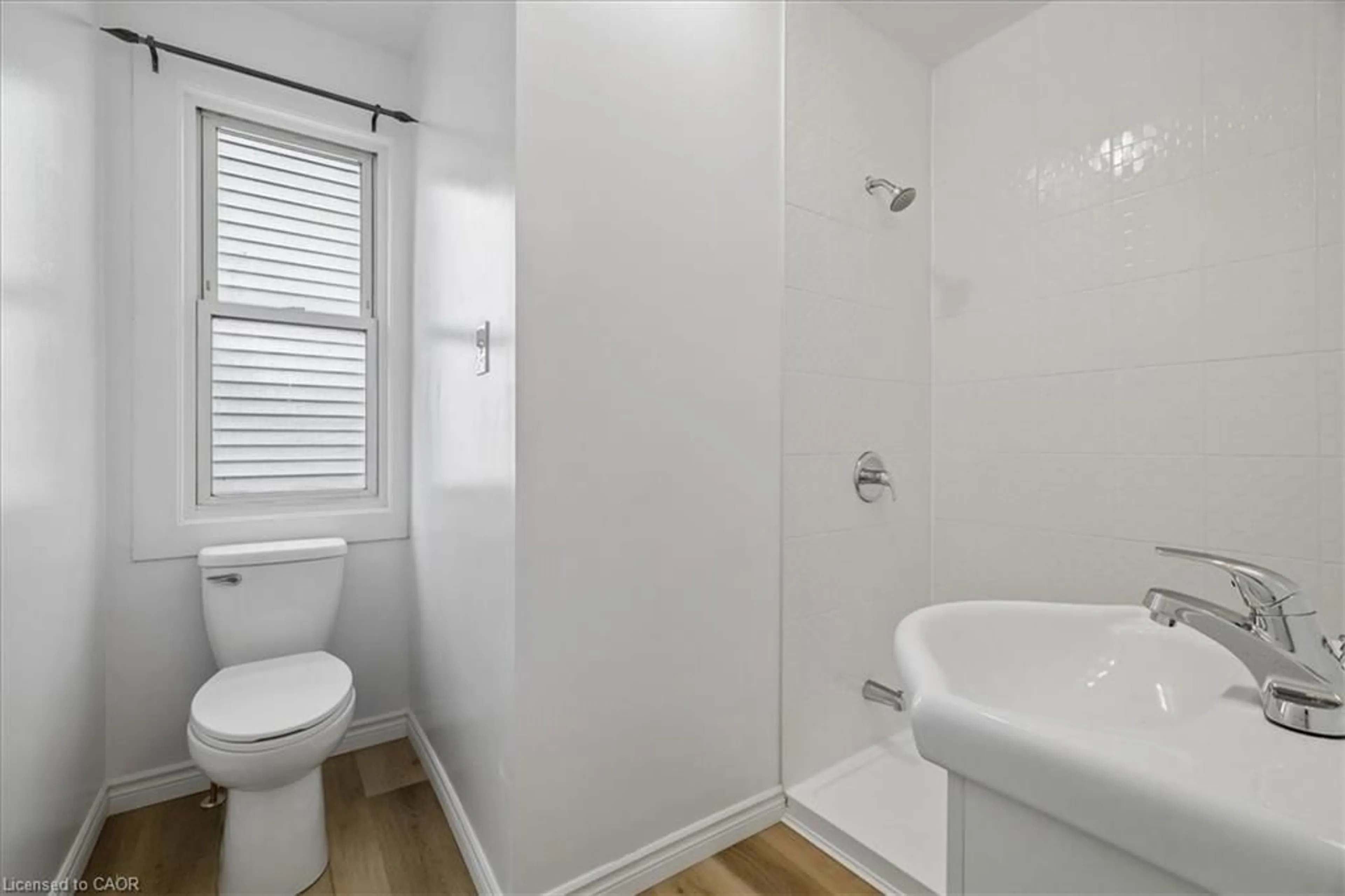 Standard bathroom, unknown for 114 Garside Ave, Hamilton Ontario L8H 4W3