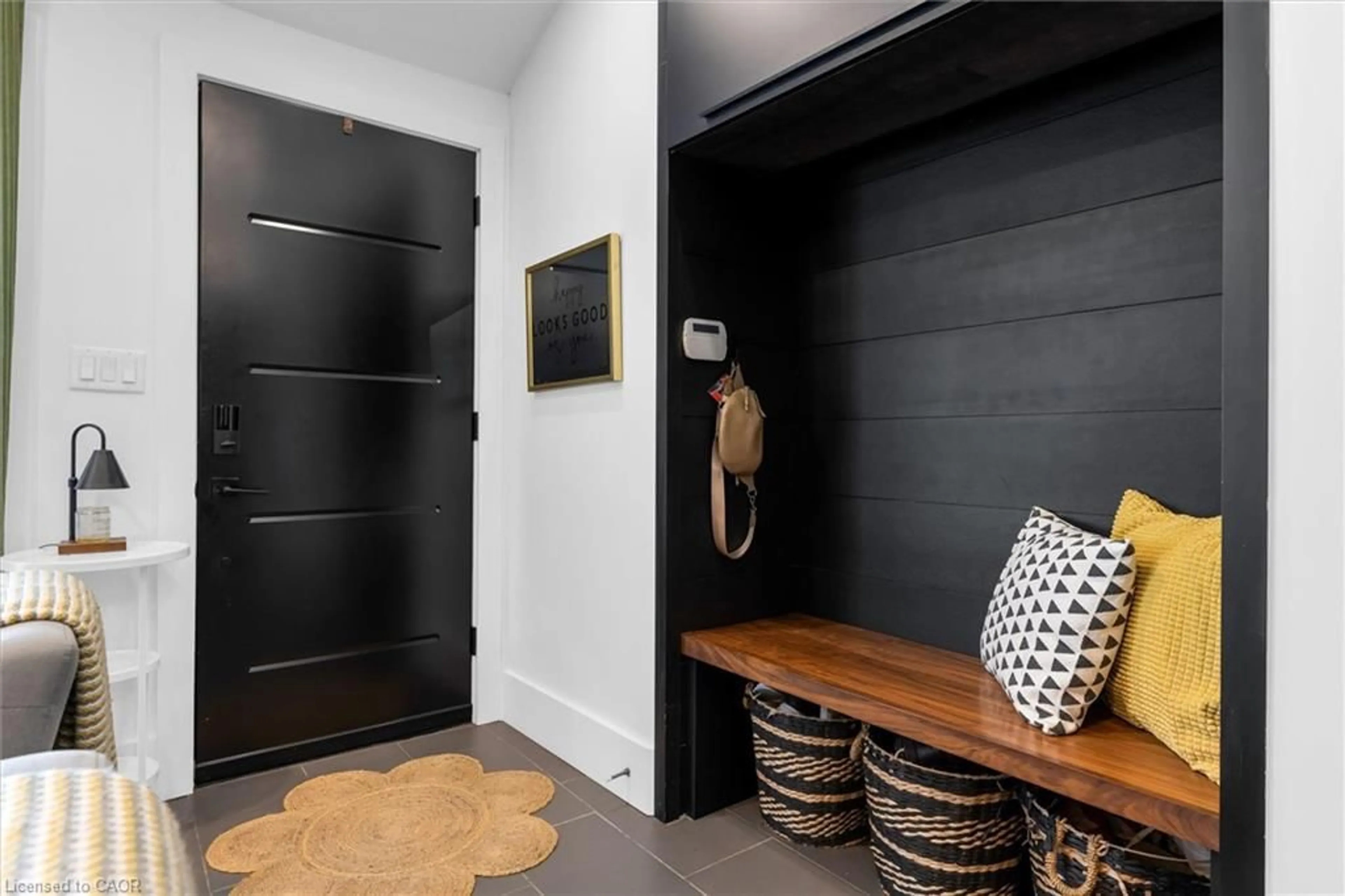 Indoor entryway for 1267 Third St Louth St, St. Catharines Ontario L2R 6P9