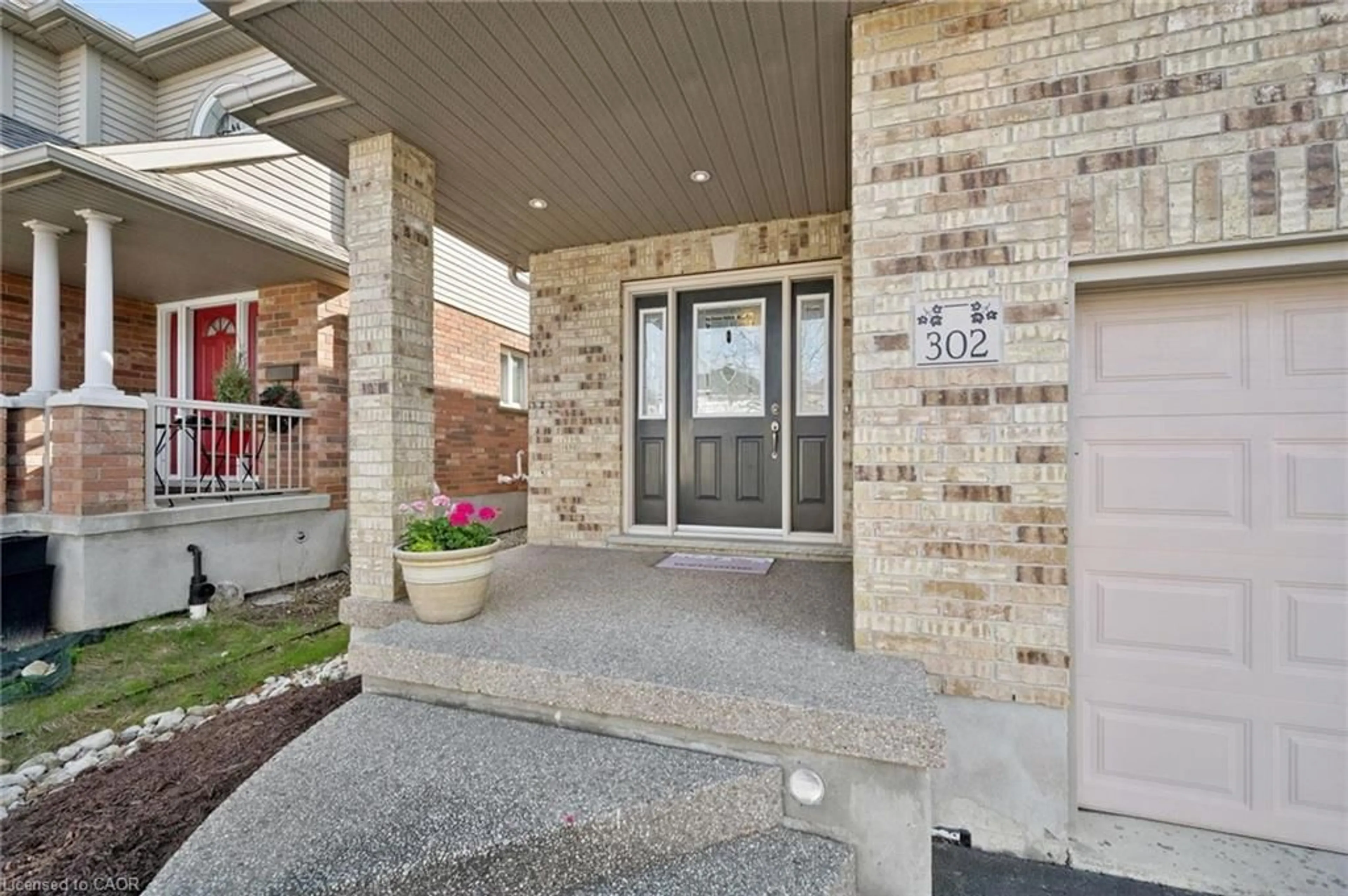 Indoor entryway for 302 Red Osier Rd, Waterloo Ontario N2V 2V7