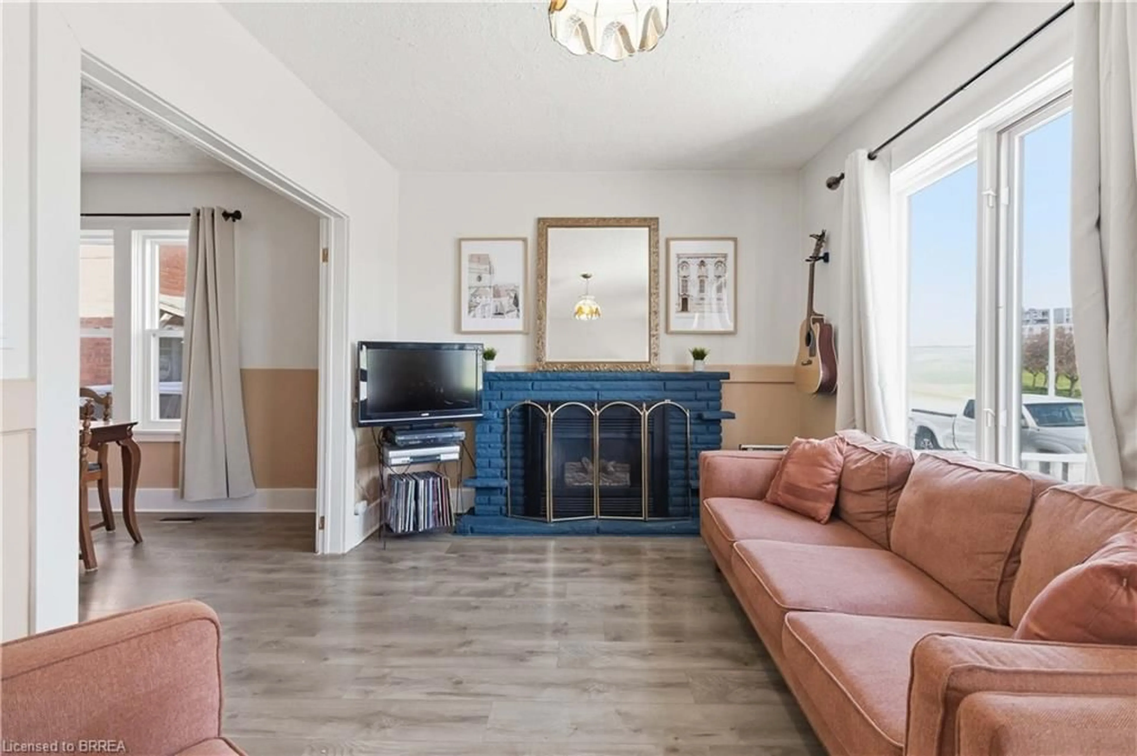 Living room with furniture, unknown for 7 Ontario St, Brantford Ontario N3S 2B7