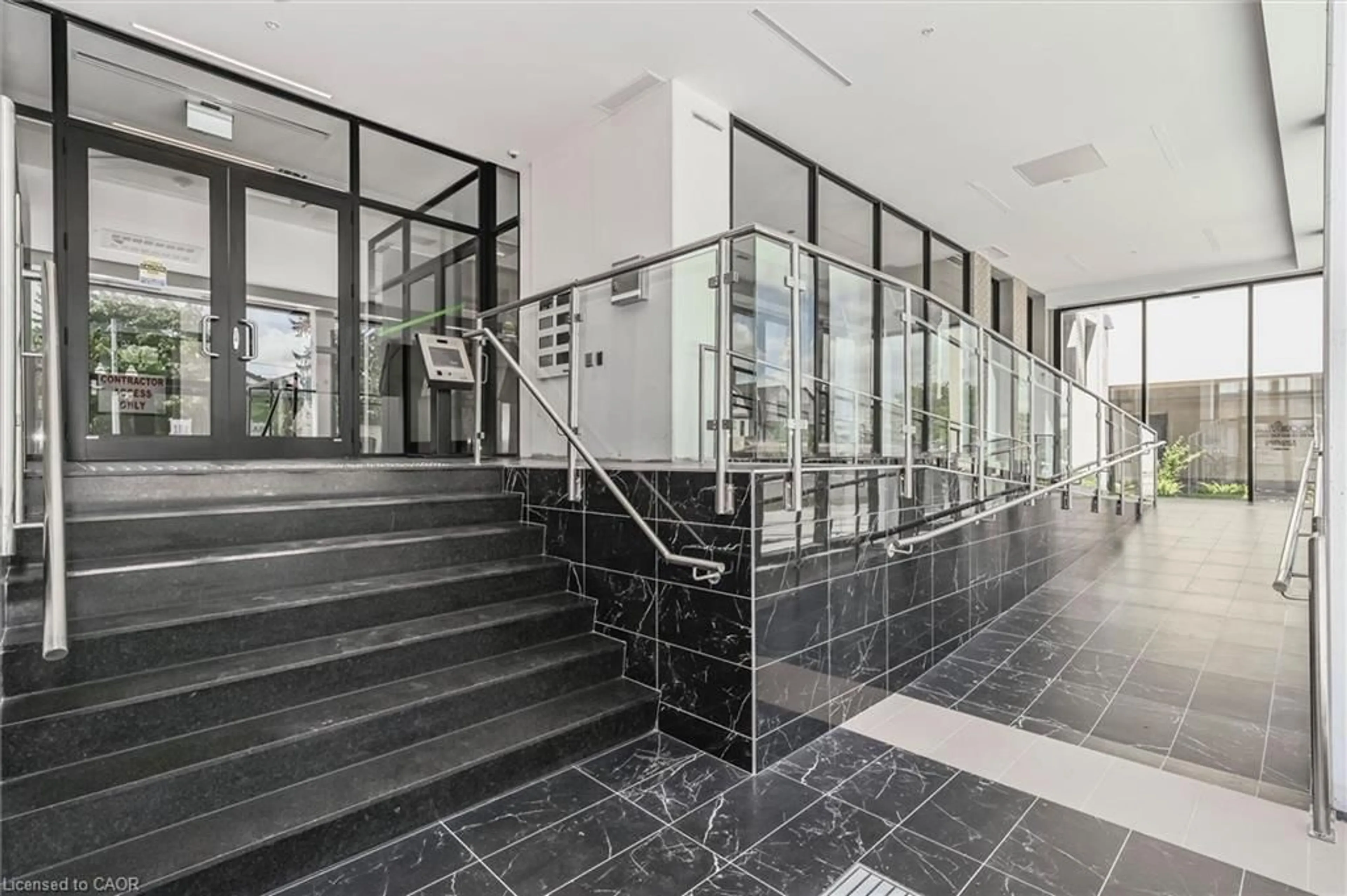 Indoor foyer for 181 King St #1607, Waterloo Ontario N2J 0E7