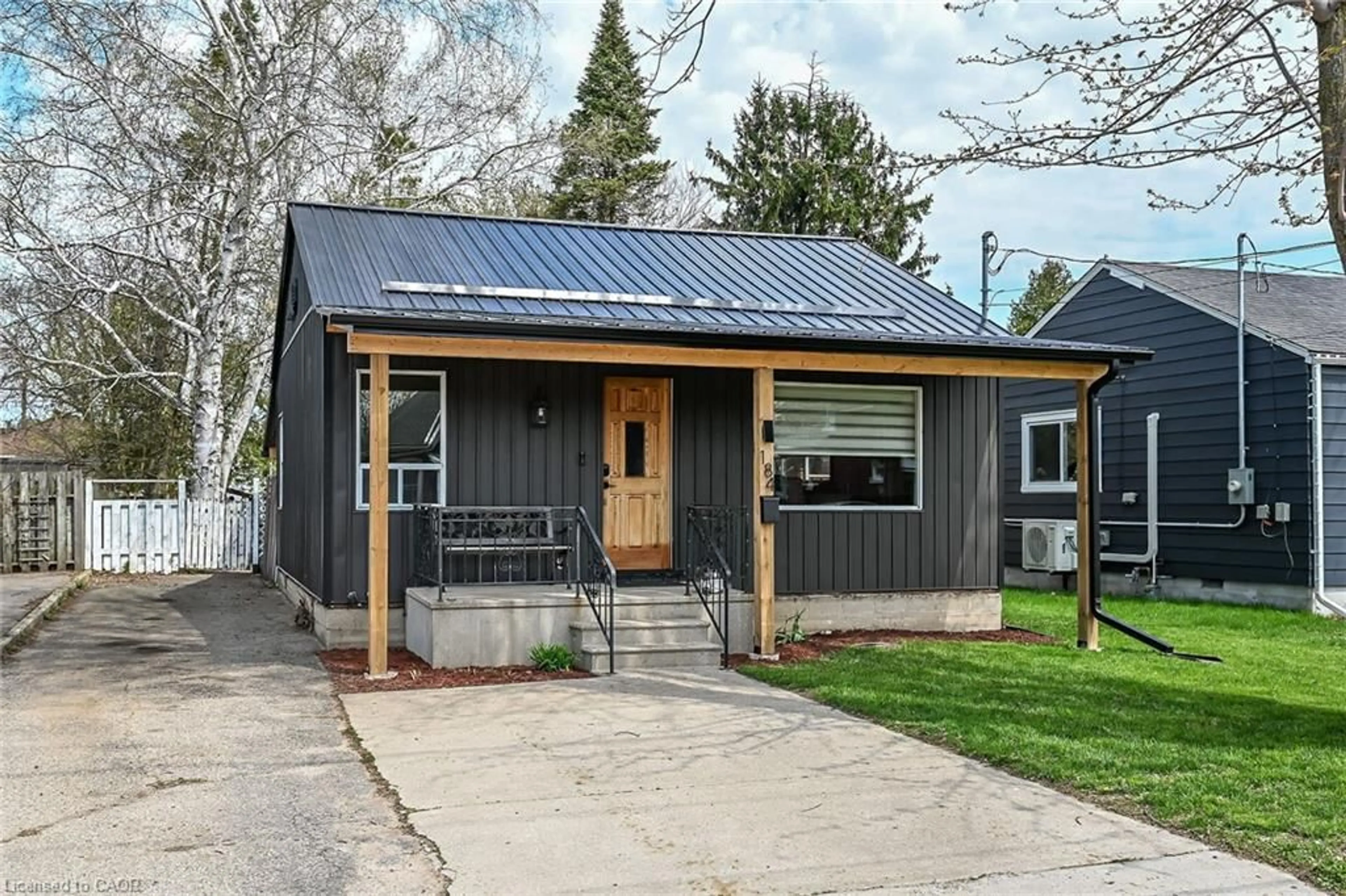 Home with vinyl exterior material, street for 184 Elgin St, Brantford Ontario N3S 5A6