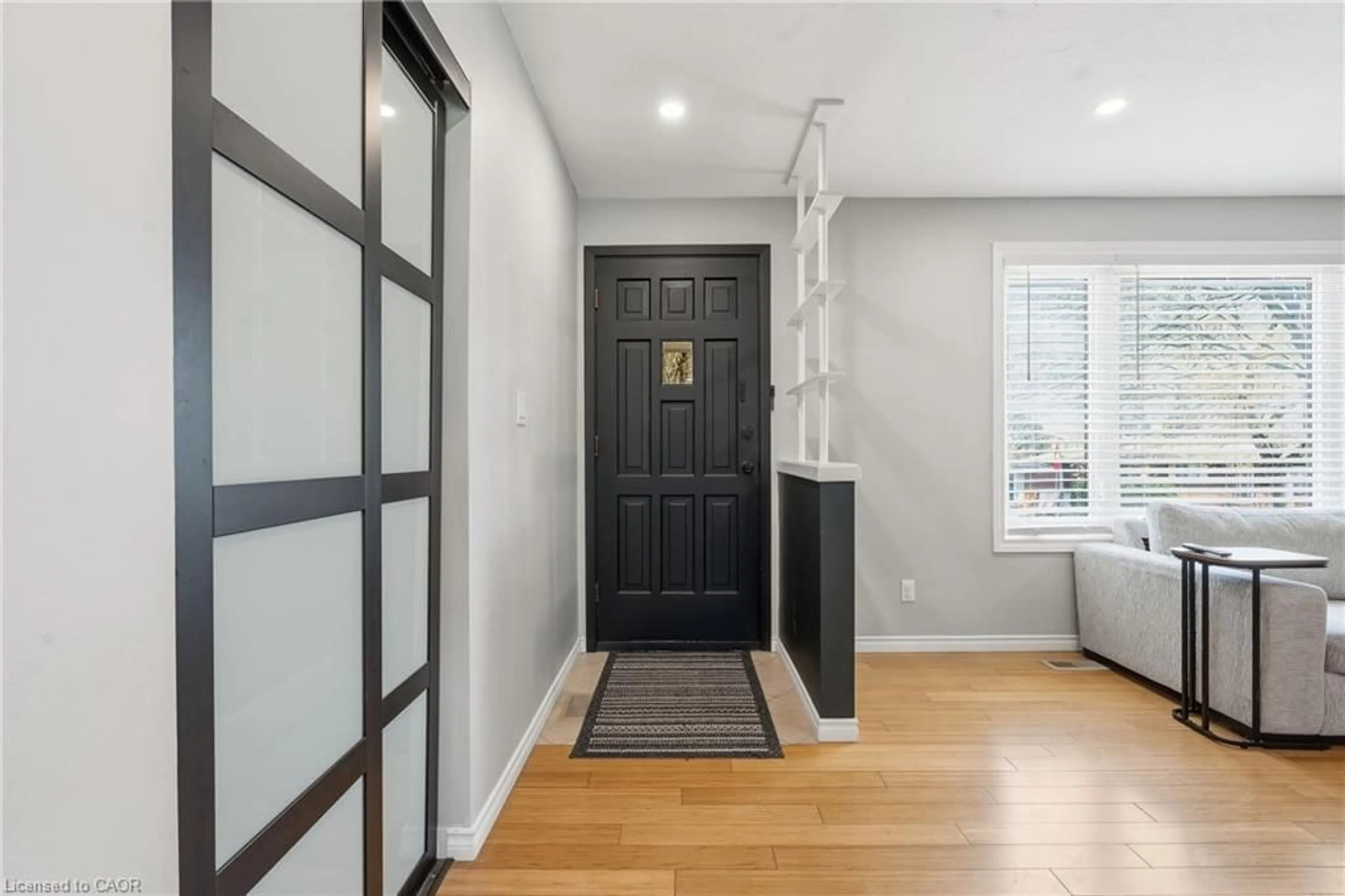 Indoor entryway for 4 Howard St, Simcoe Ontario N3Y 2H5