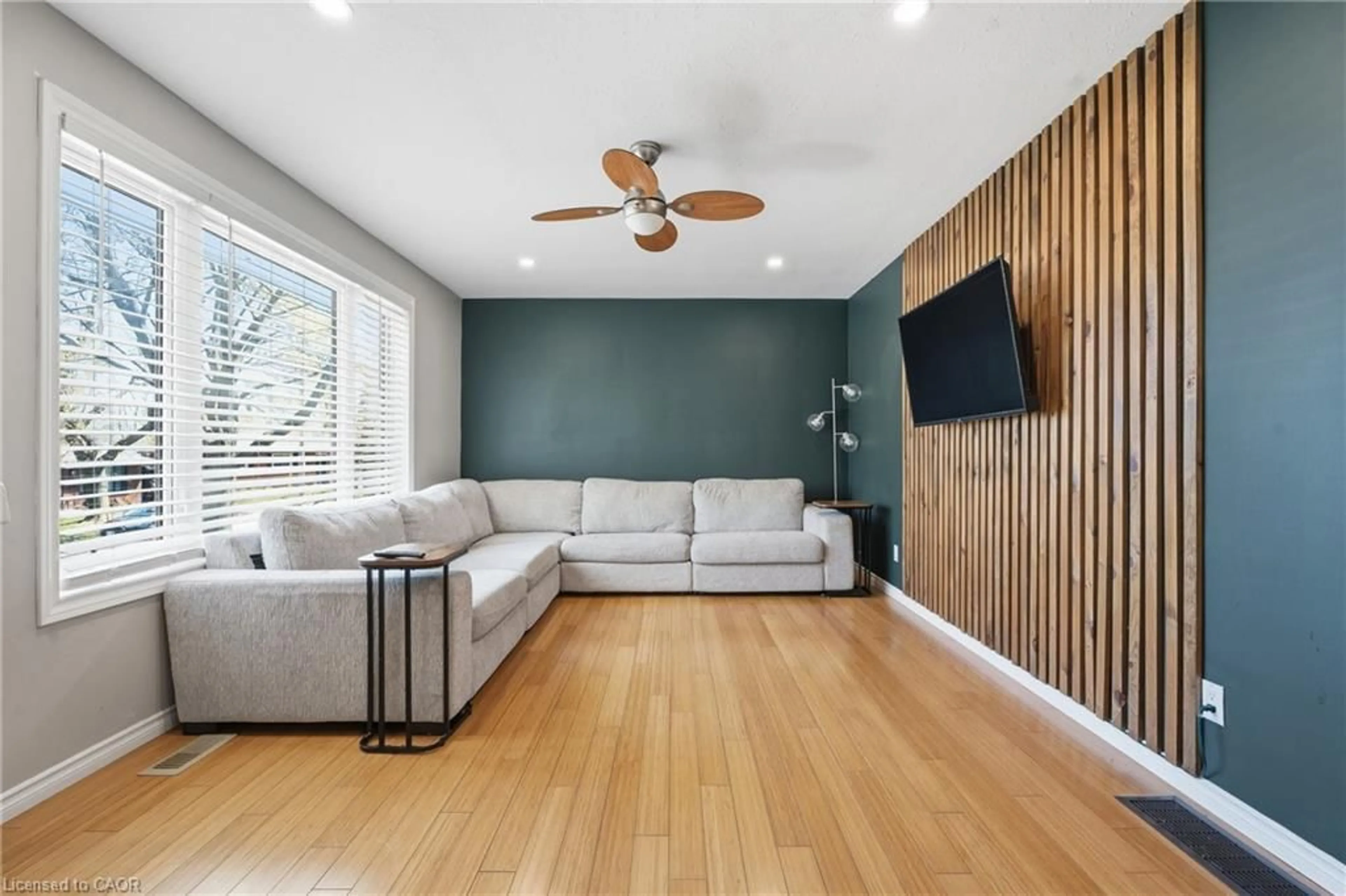 Living room with furniture, wood/laminate floor for 4 Howard St, Simcoe Ontario N3Y 2H5