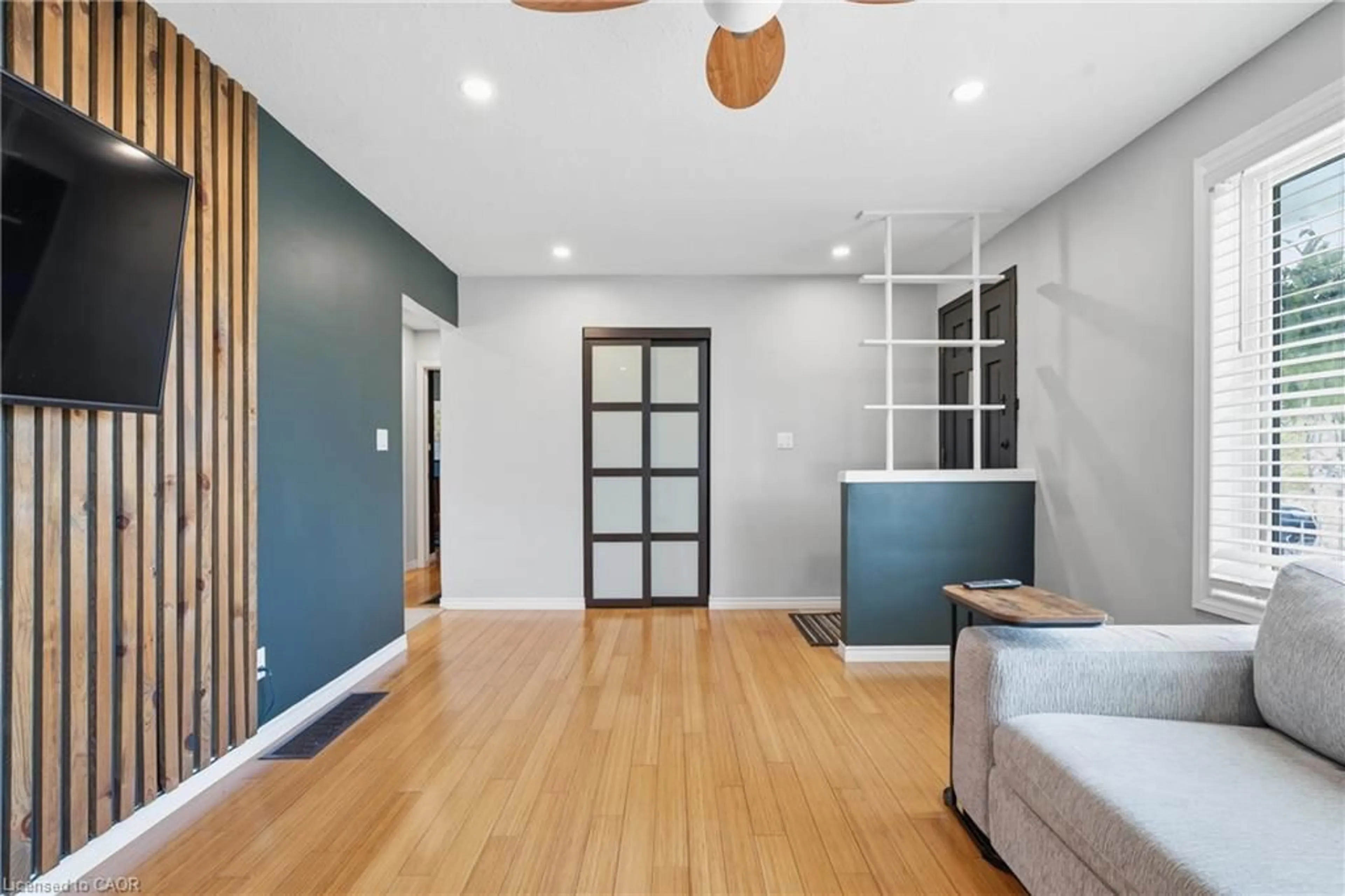 Indoor entryway for 4 Howard St, Simcoe Ontario N3Y 2H5