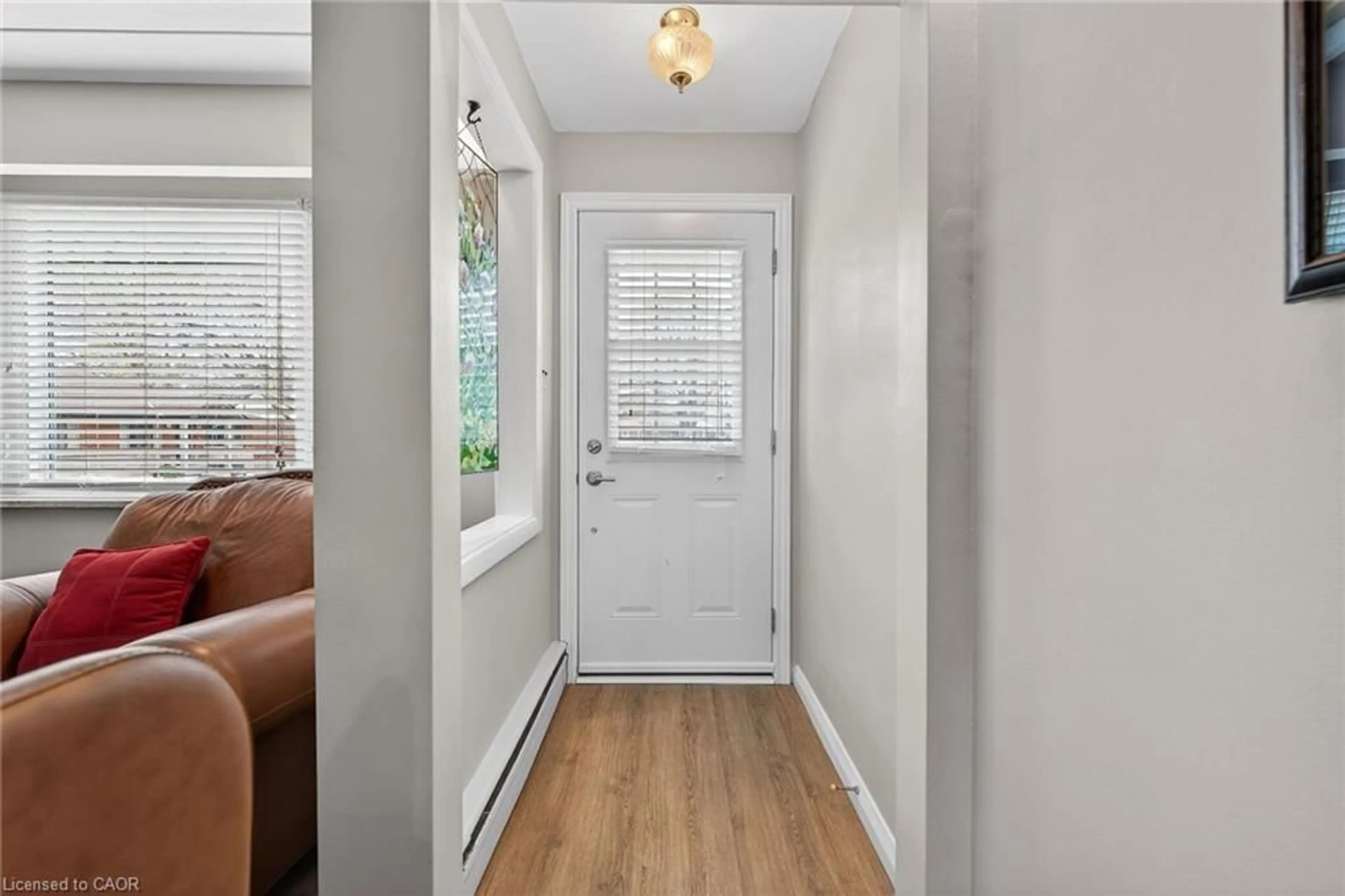 Indoor entryway for 27 Camille Crt, Hamilton Ontario L8T 2C8