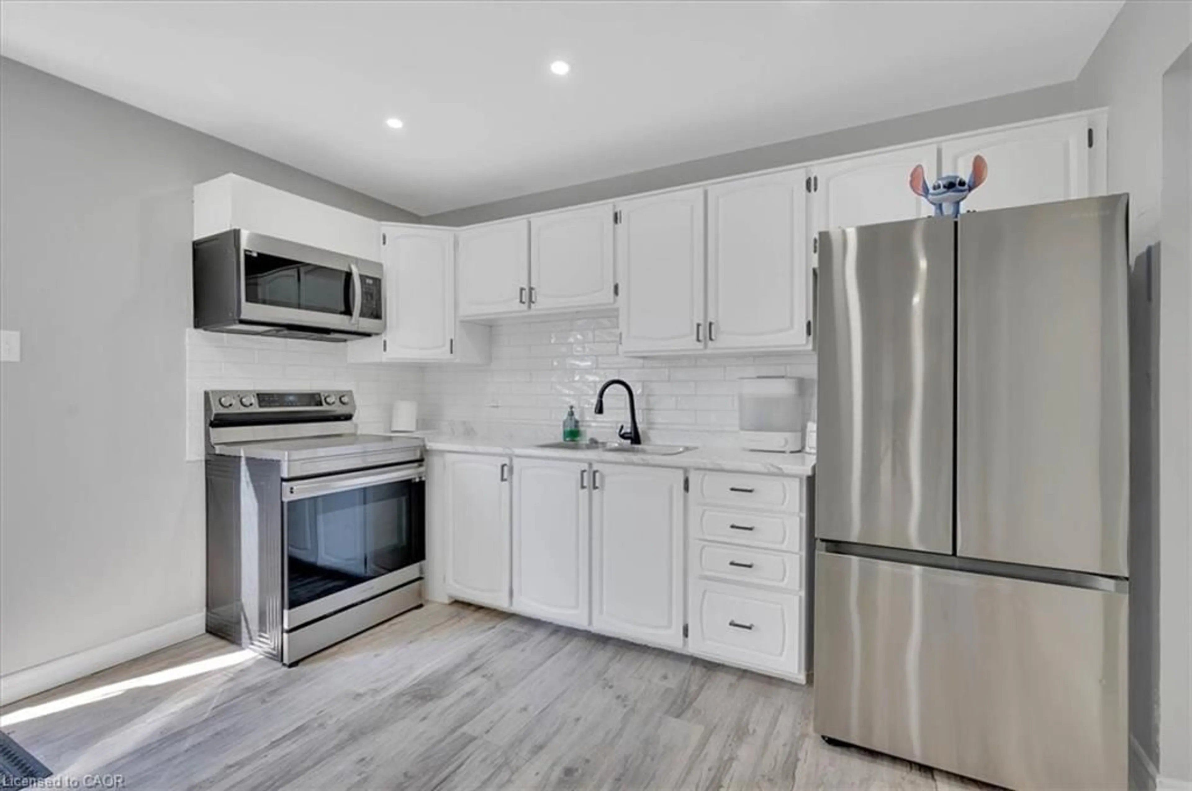 Open concept kitchen, unknown for 168 Silver Aspen Cres, Kitchener Ontario N2N 1J1