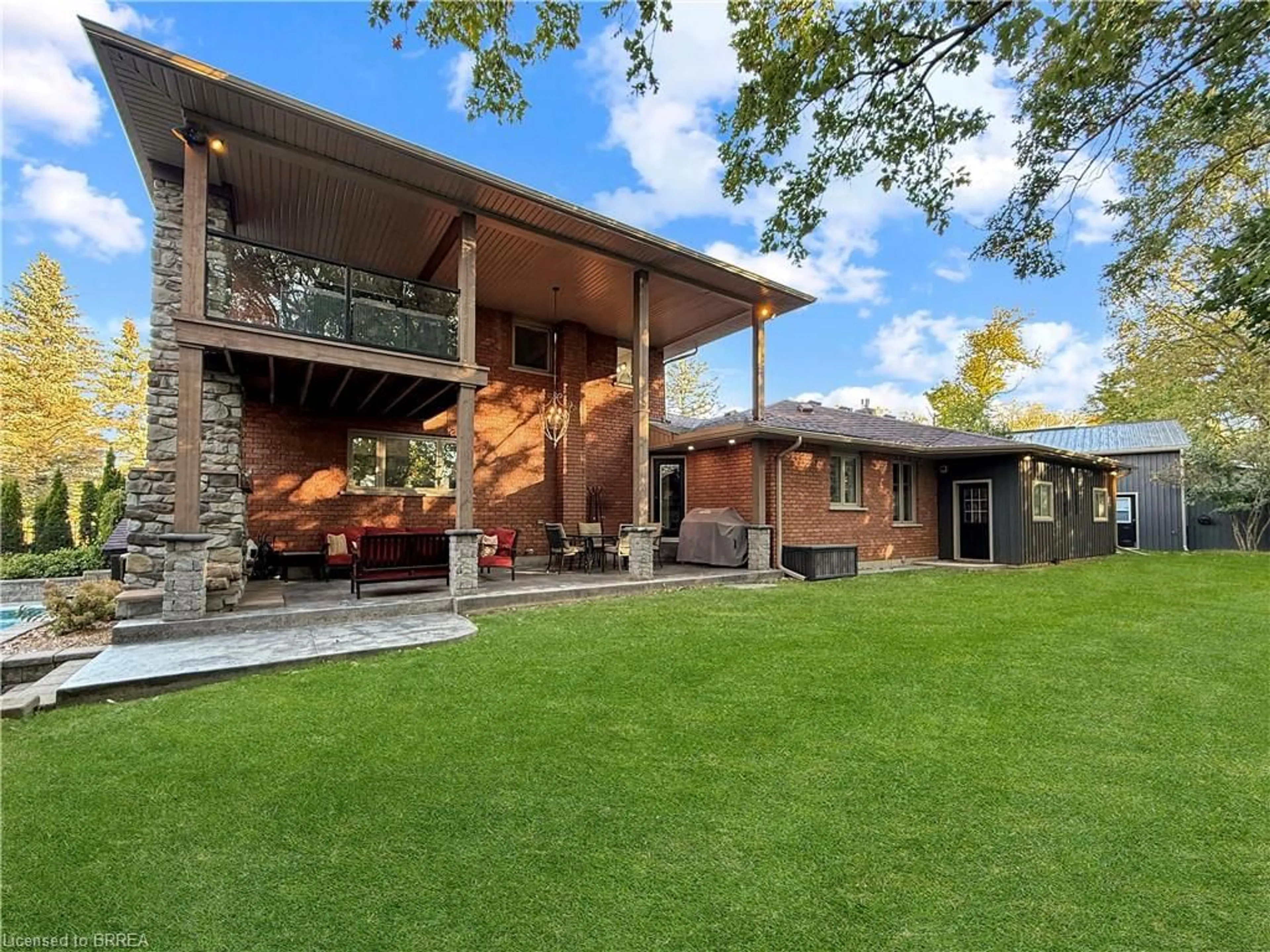 Home with brick exterior material, unknown for 360 Robinson Rd, Brantford Ontario N3T 5L7