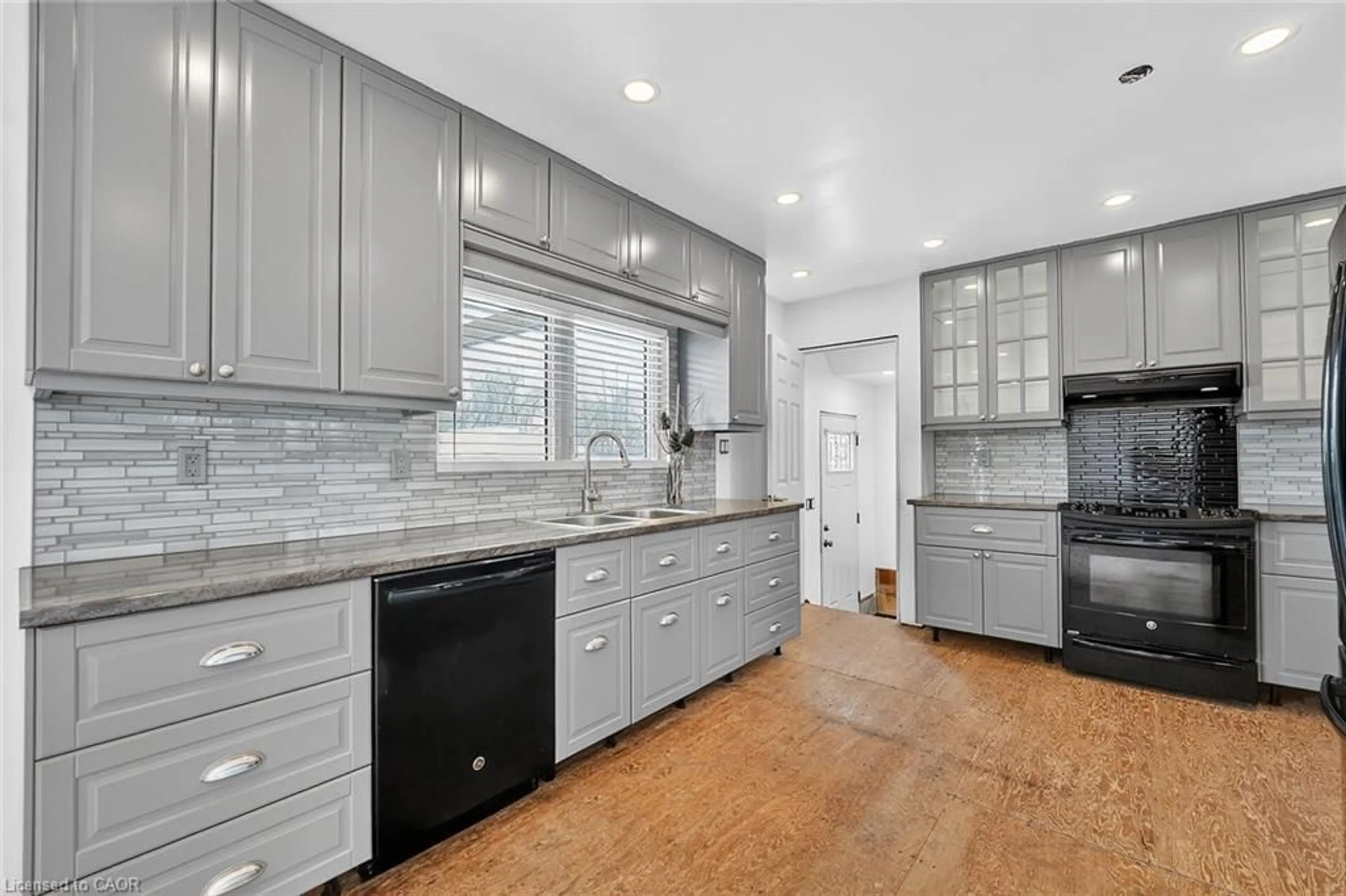 Open concept kitchen, unknown for 8410-8408 Highway 3, Dunnville Ontario N1A 2W4