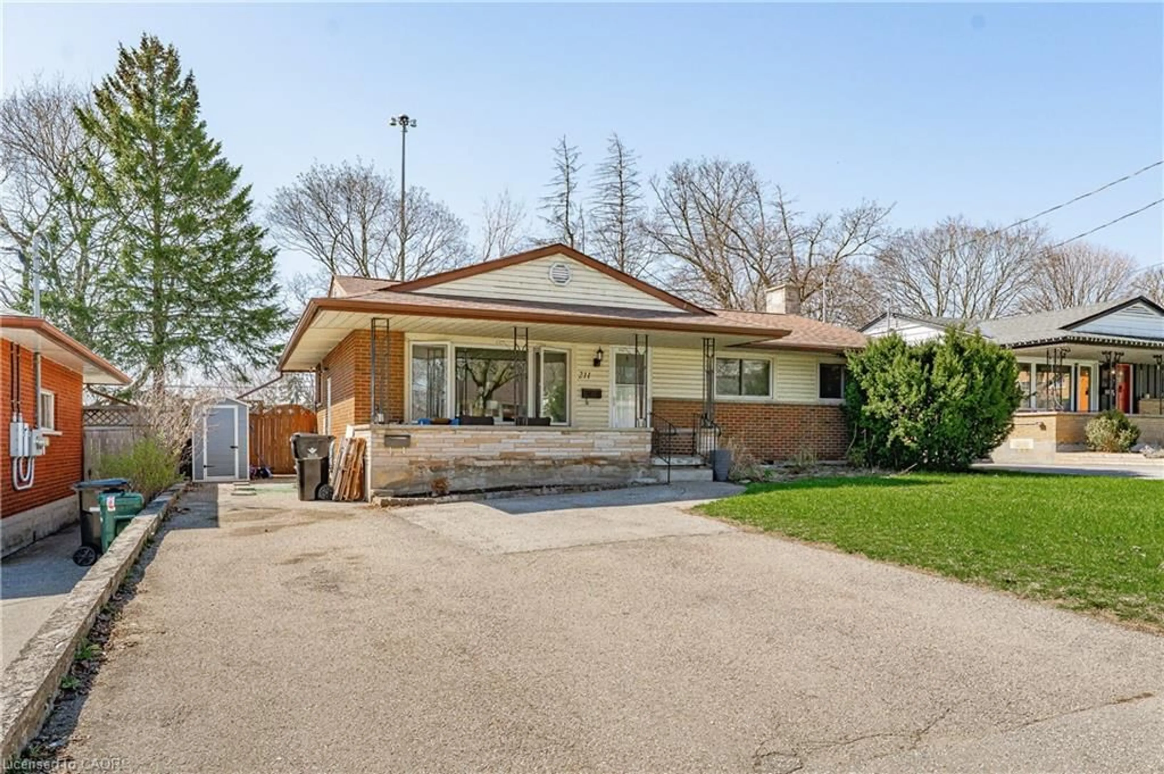 Home with brick exterior material, street for 211 Dixon St, Kitchener Ontario N2G 3E8