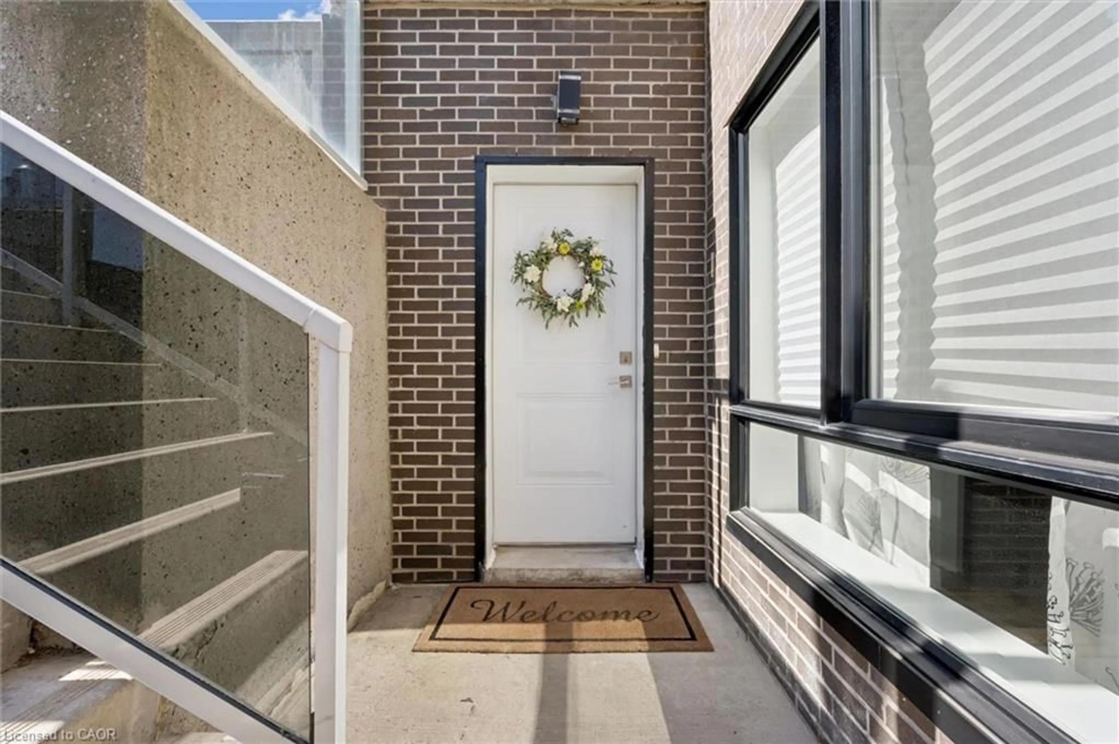 Indoor entryway for 1430 Highland Rd #1C, Waterloo Ontario N2N 0C3