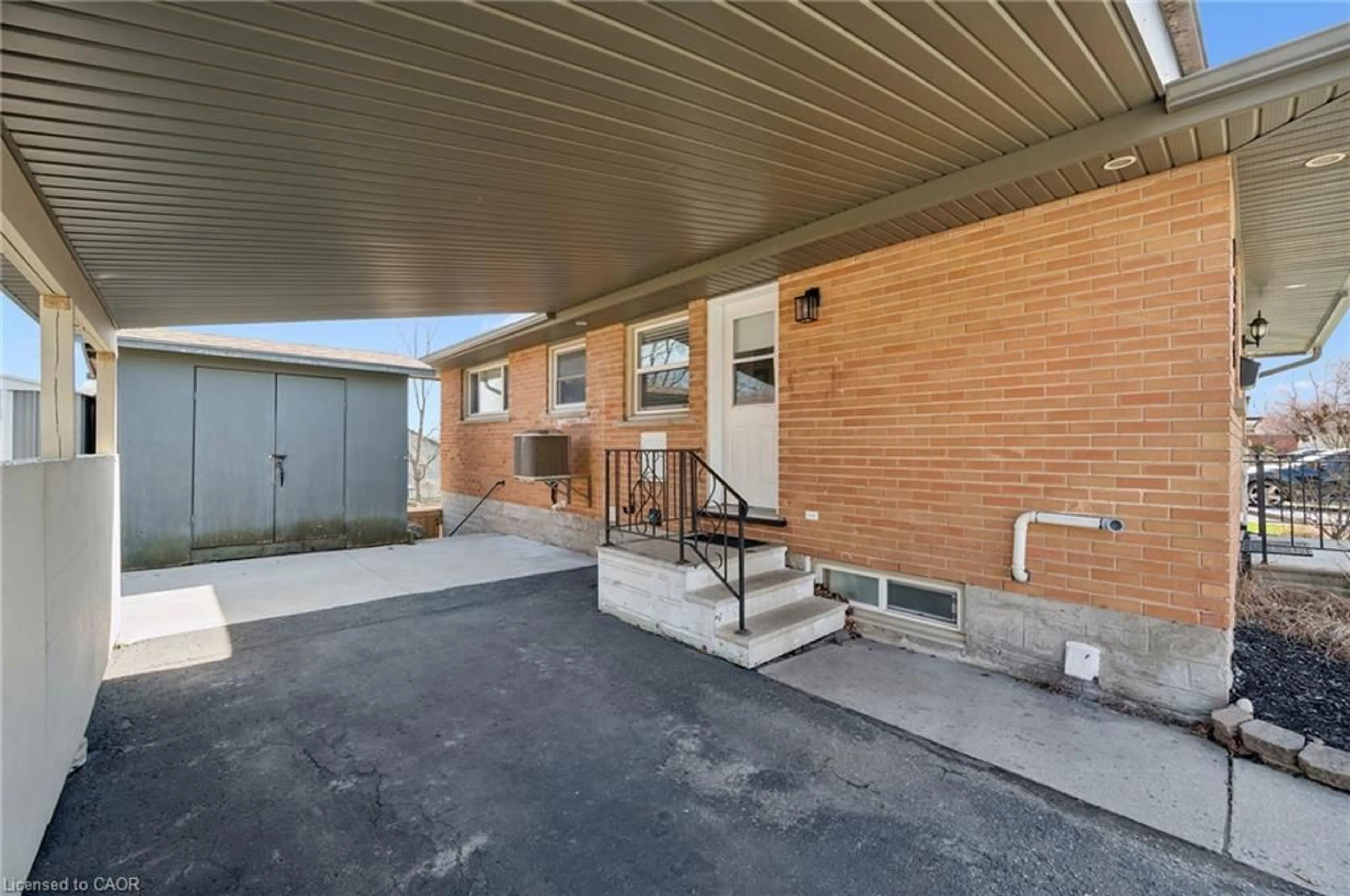 Patio, street for 1339 Lydia St, Cambridge Ontario N3H 1A9
