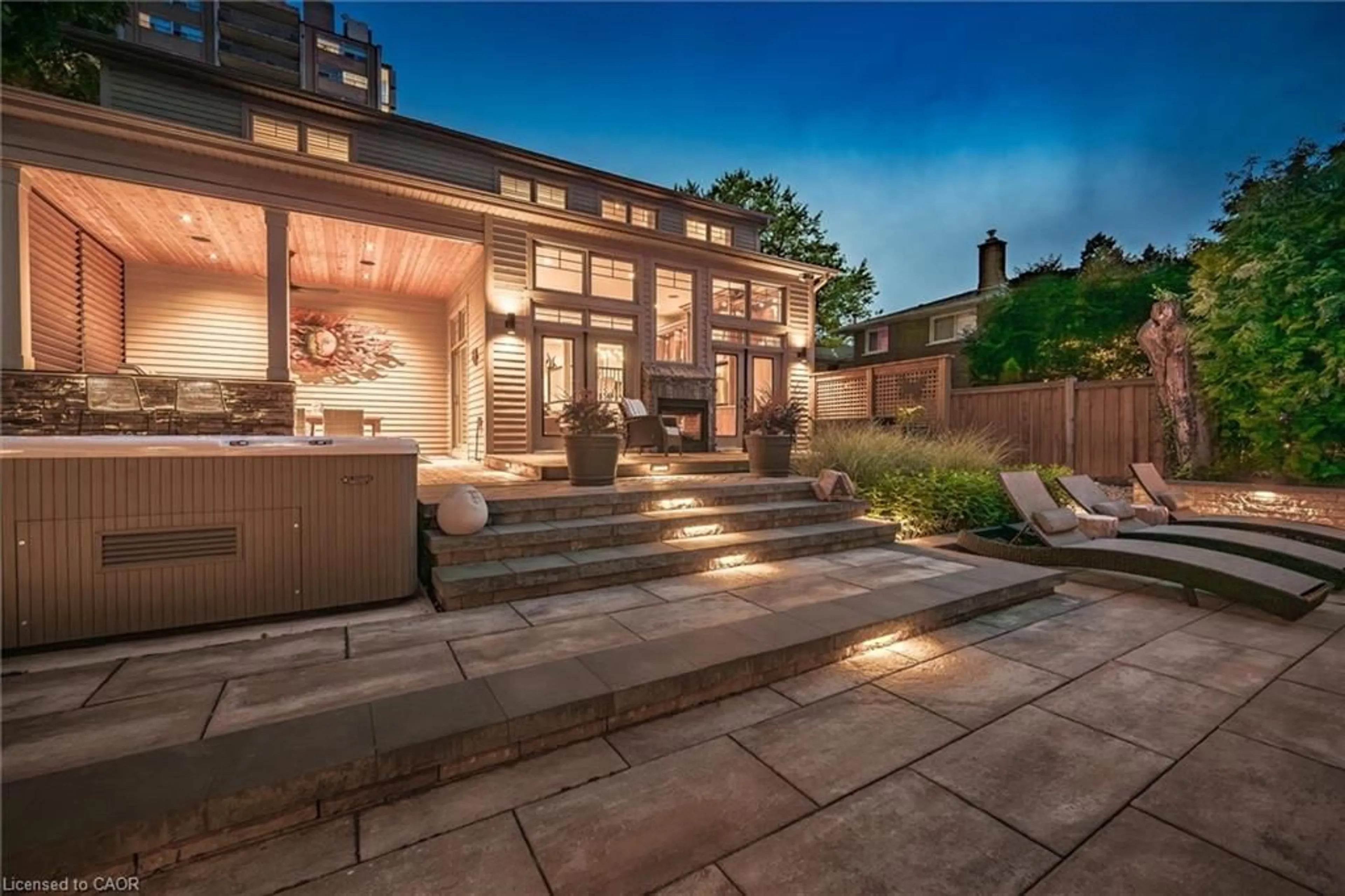 Patio, street for 373 Torrance St, Burlington Ontario L7R 2R7