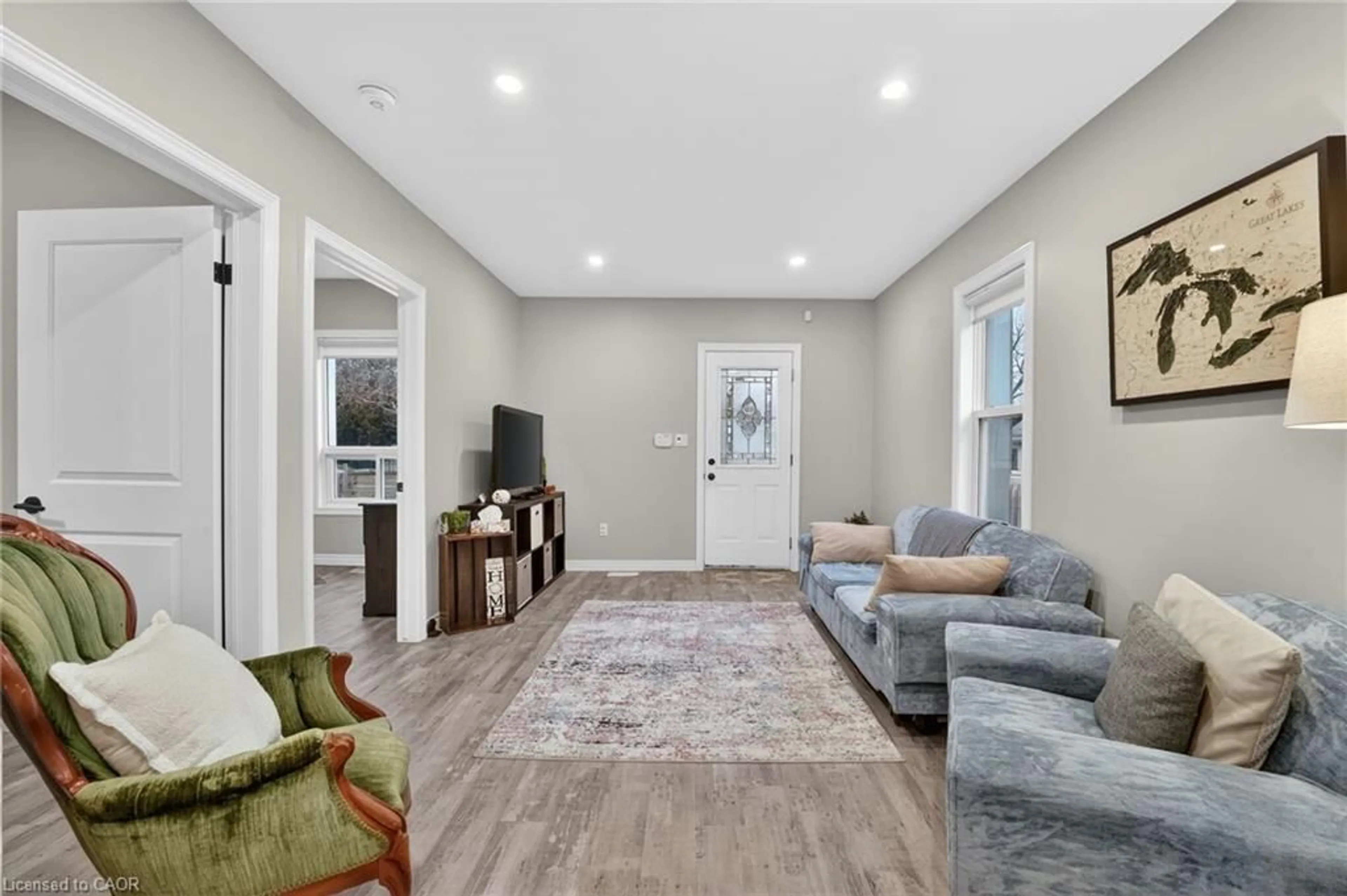 Living room with furniture, unknown for 332 Queen St, Simcoe Ontario N3Y 3Z1