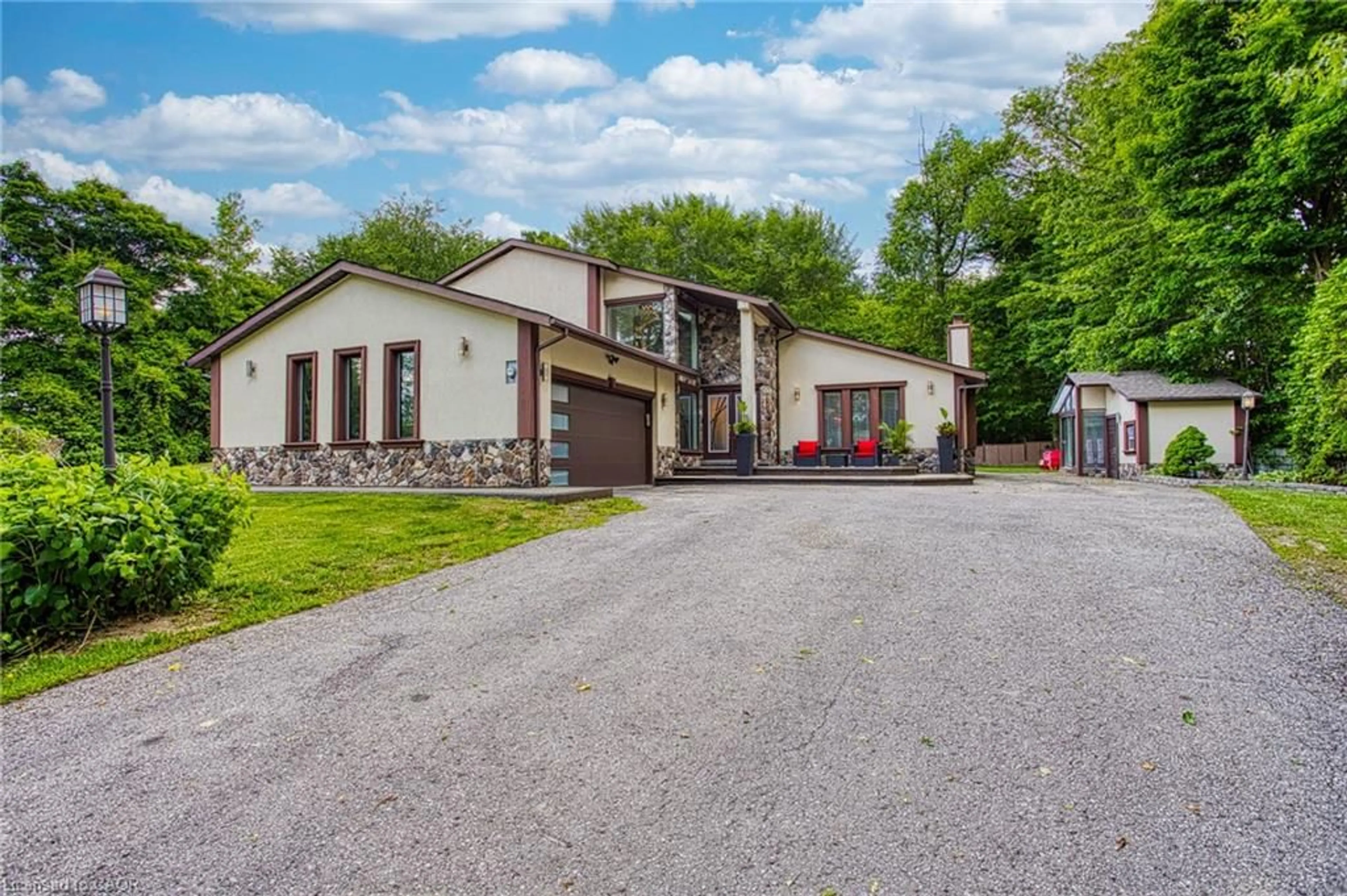 A pic from outside/outdoor area/front of a property/back of a property/a pic from drone, street for 3263 Guyatt Rd, Binbrook Ontario L0R 1P0