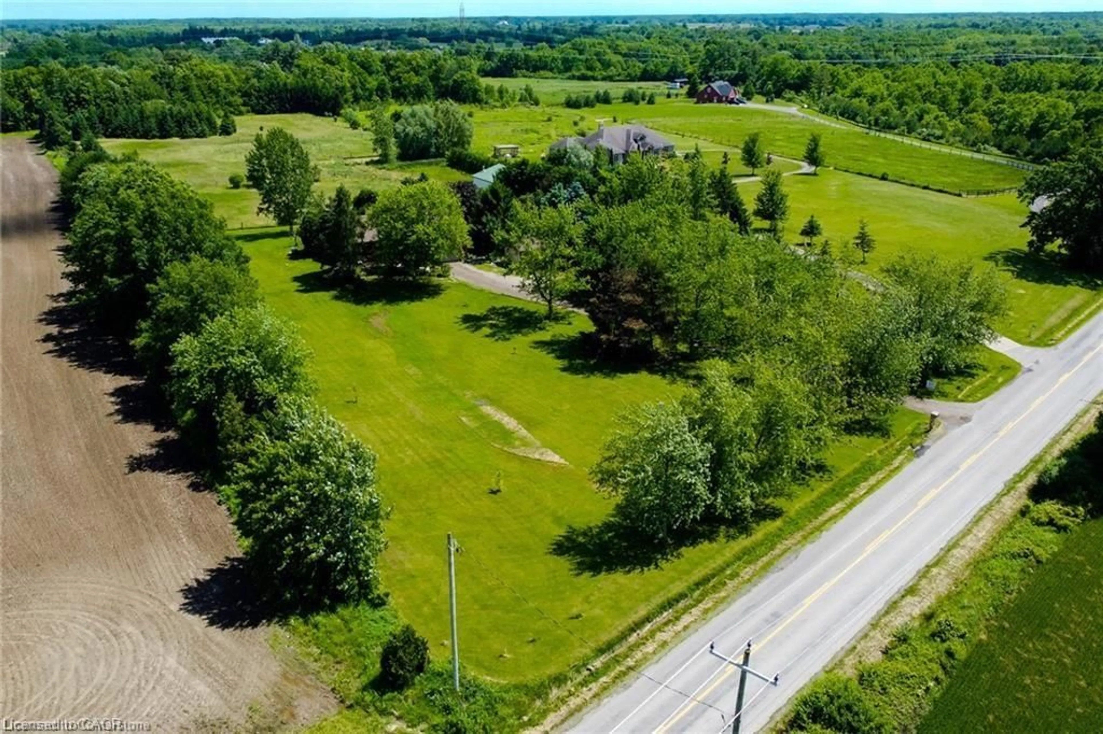 A pic from outside/outdoor area/front of a property/back of a property/a pic from drone, unknown for 120 Pauline Johnson Rd, Caledonia Ontario N3W 2G9