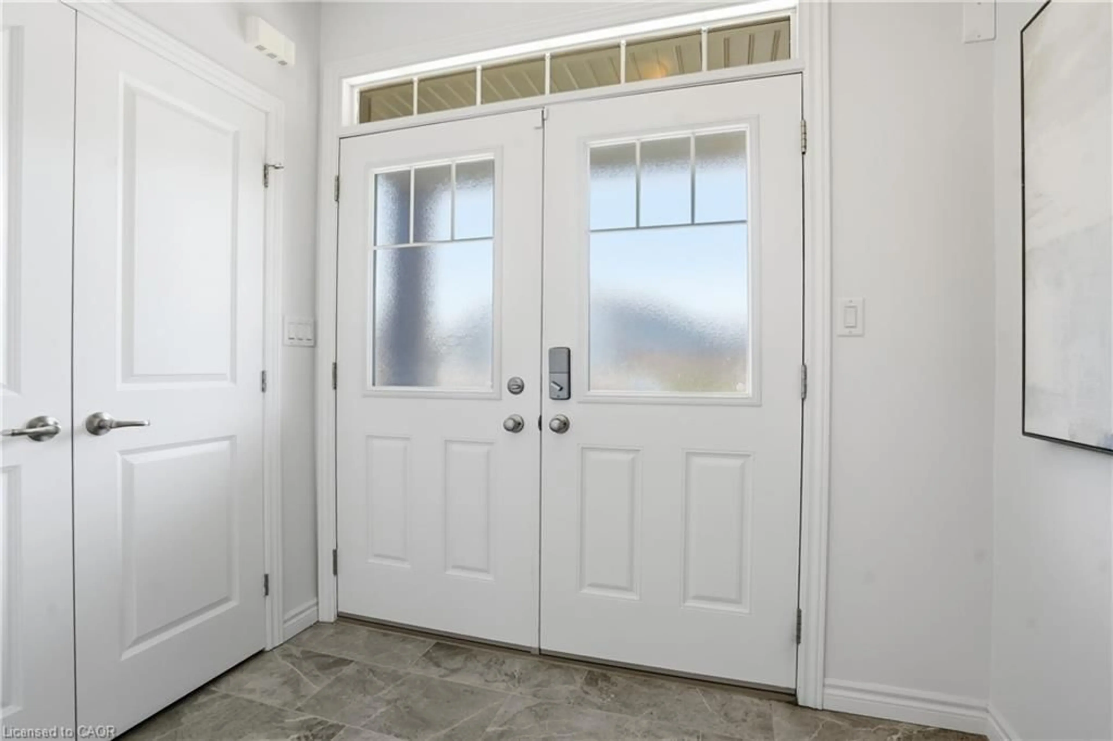 Indoor entryway for 4087 Healing St, Beamsville Ontario L3J 0S3