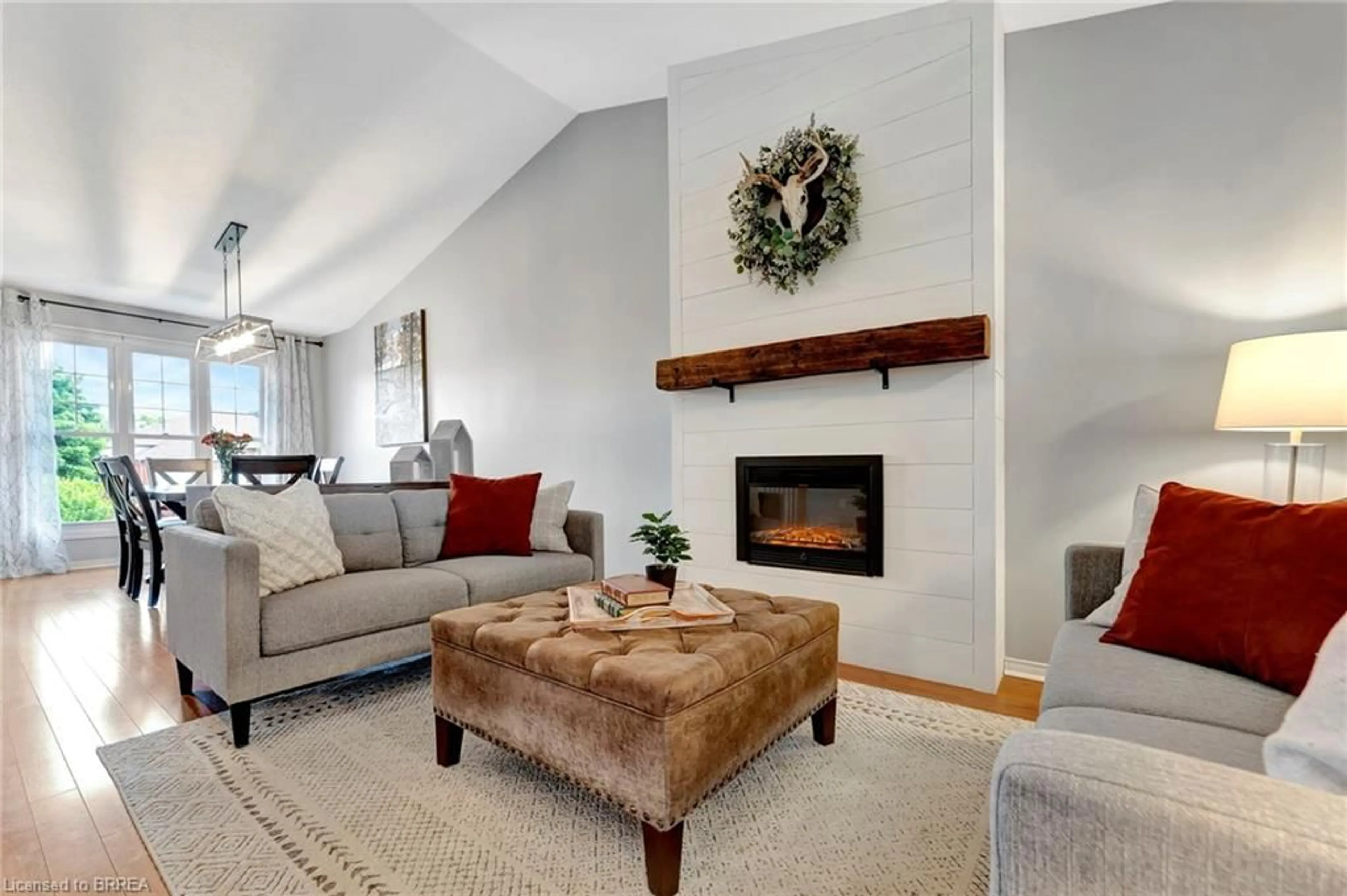Living room with furniture, unknown for 6 Weston St, Paris Ontario N3L 4C1