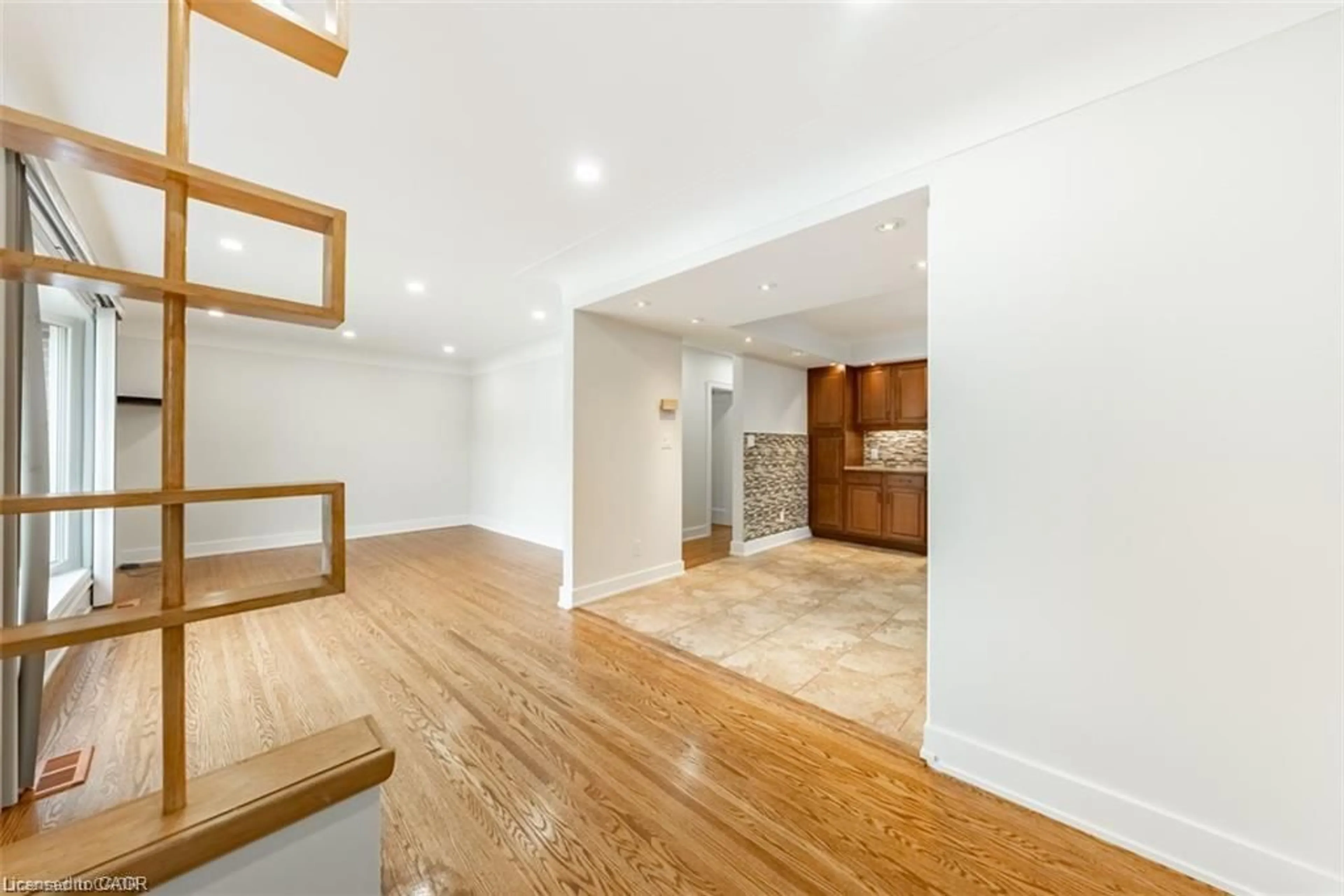 Unknown for 172 Fennell Ave #Upper, Hamilton Ontario L9A 1S3